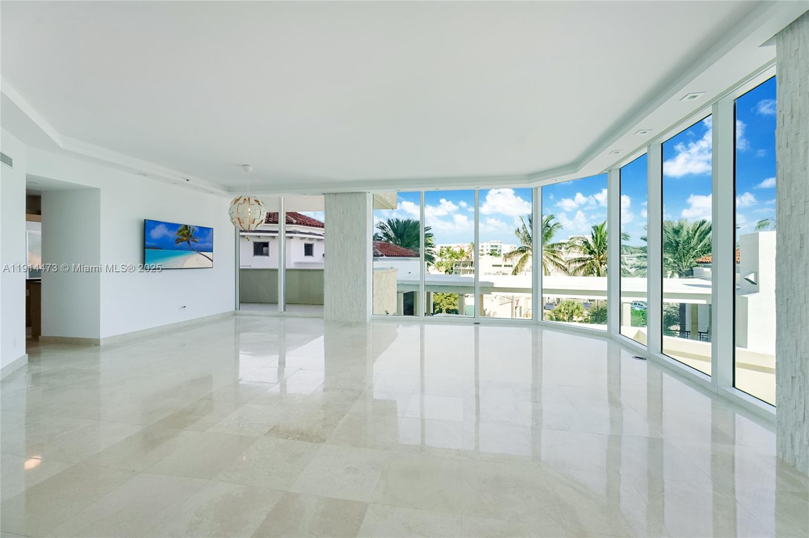 300 S Pointe Dr #405, Miami Beach FL 33139