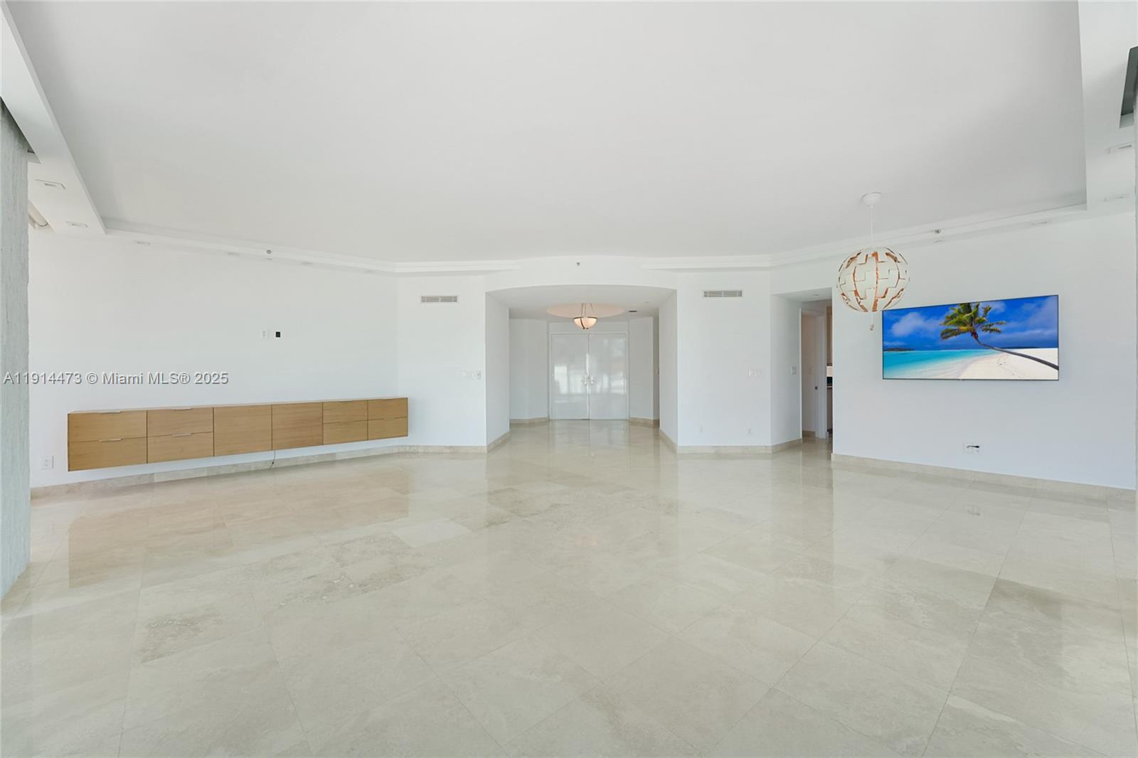 300 S Pointe Dr #405, Miami Beach FL 33139