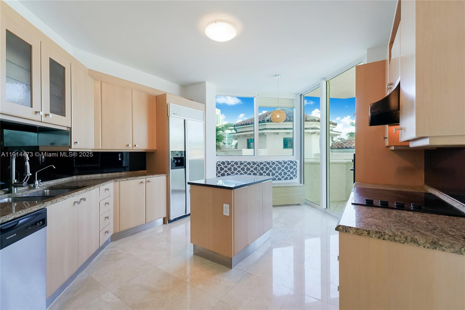 300 S Pointe Dr #405, Miami Beach FL 33139