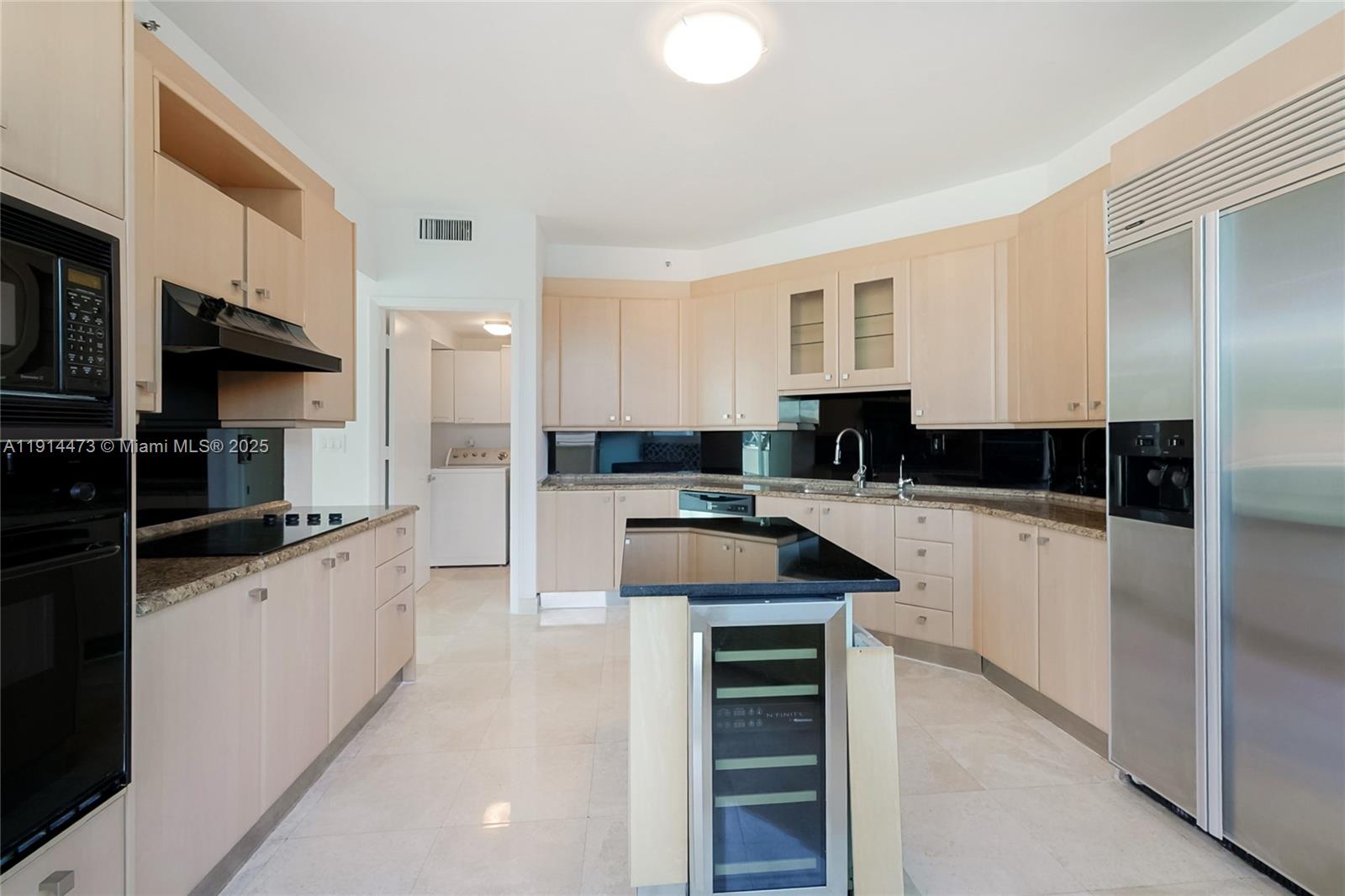 300 S Pointe Dr #405, Miami Beach FL 33139