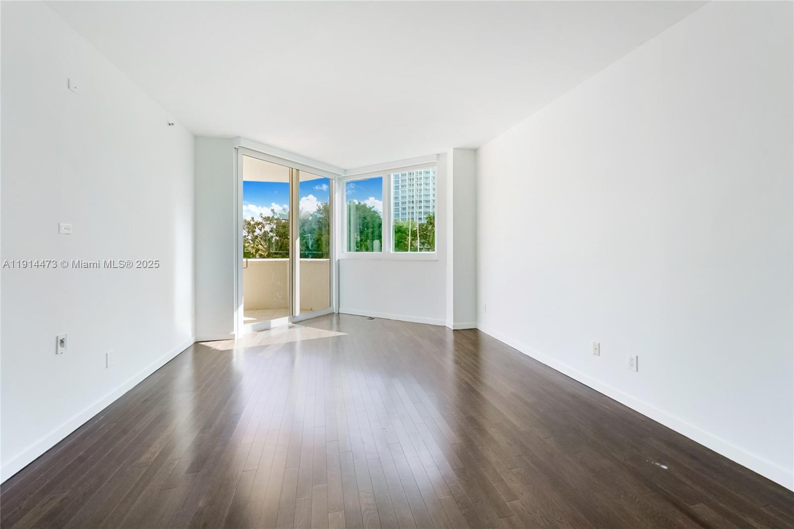 300 S Pointe Dr #405, Miami Beach FL 33139