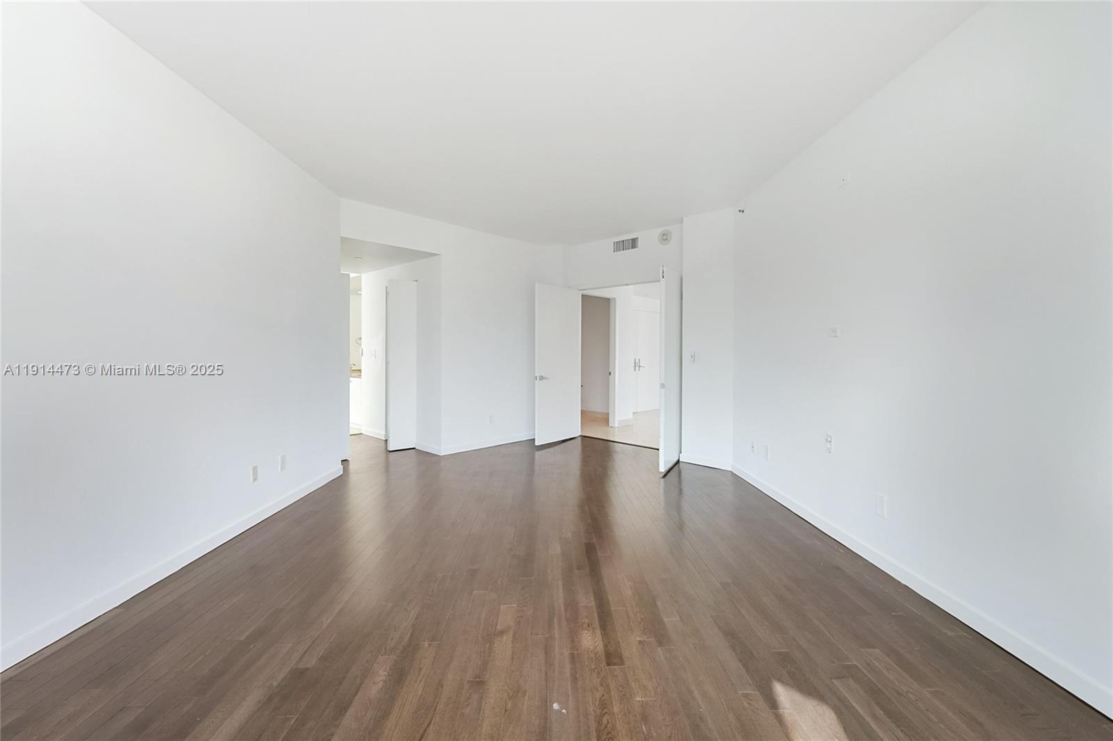 300 S Pointe Dr #405, Miami Beach FL 33139