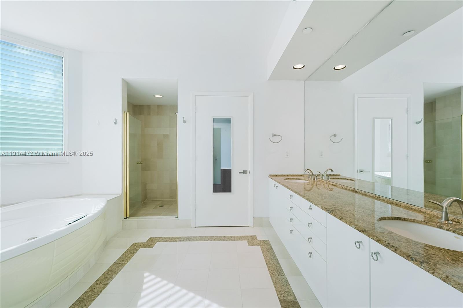 300 S Pointe Dr #405, Miami Beach FL 33139