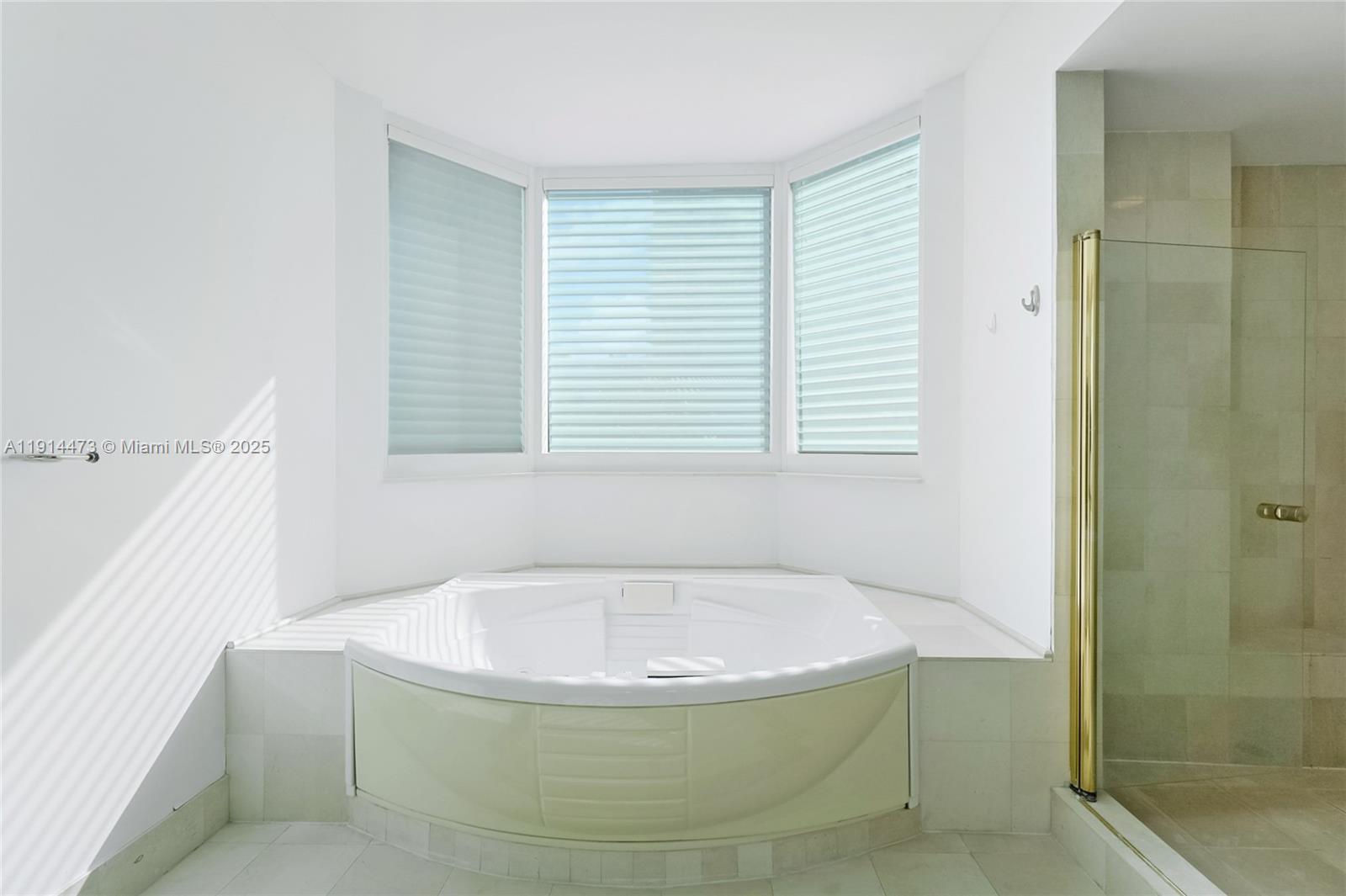 300 S Pointe Dr #405, Miami Beach FL 33139