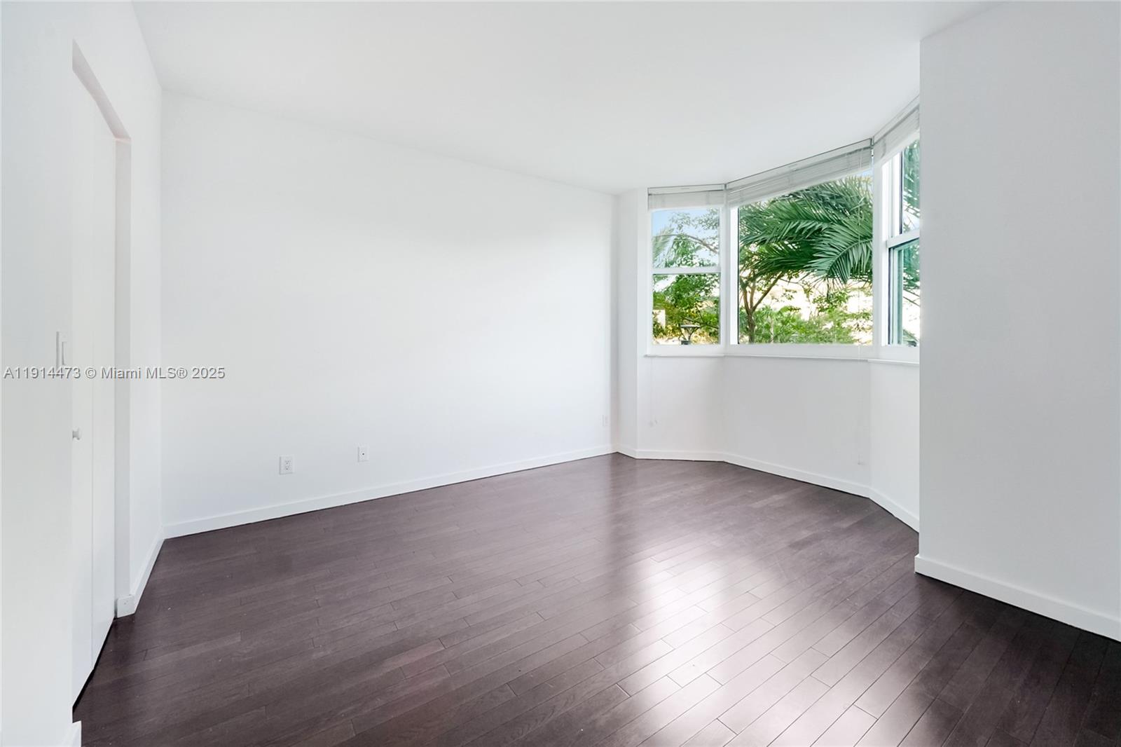 300 S Pointe Dr #405, Miami Beach FL 33139