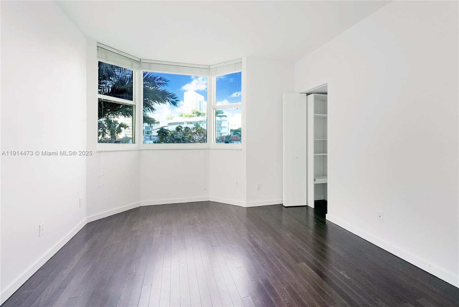 300 S Pointe Dr #405, Miami Beach FL 33139