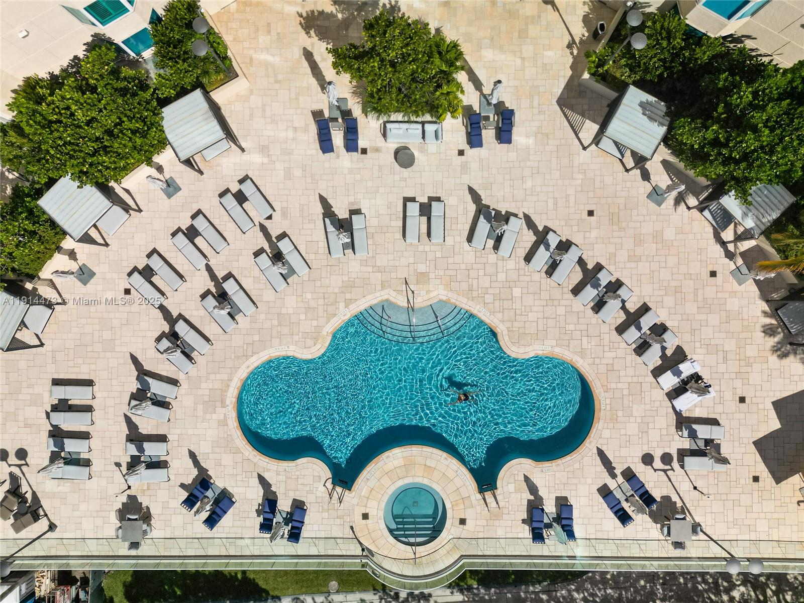 300 S Pointe Dr #405, Miami Beach FL 33139