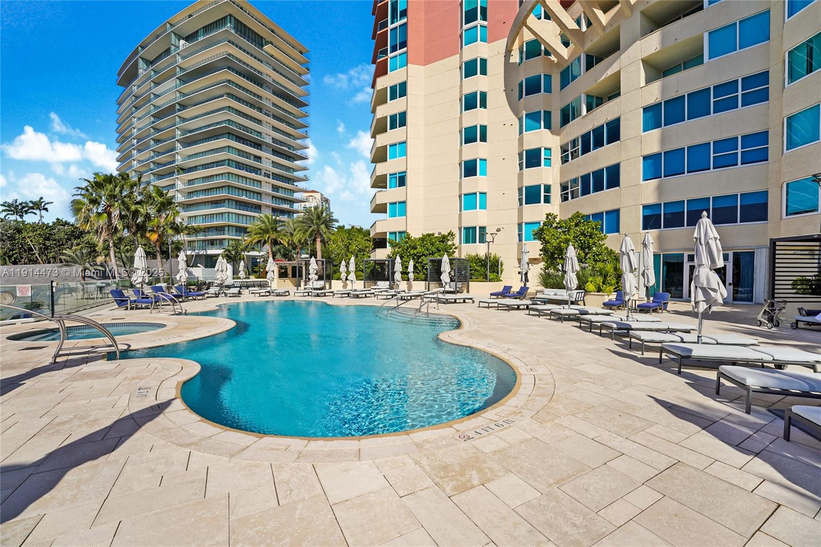 300 S Pointe Dr #405, Miami Beach FL 33139