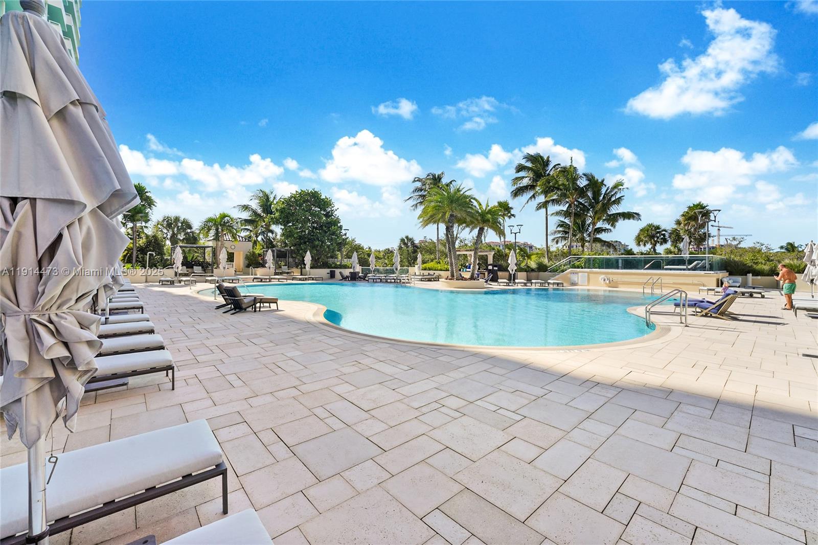300 S Pointe Dr #405, Miami Beach FL 33139