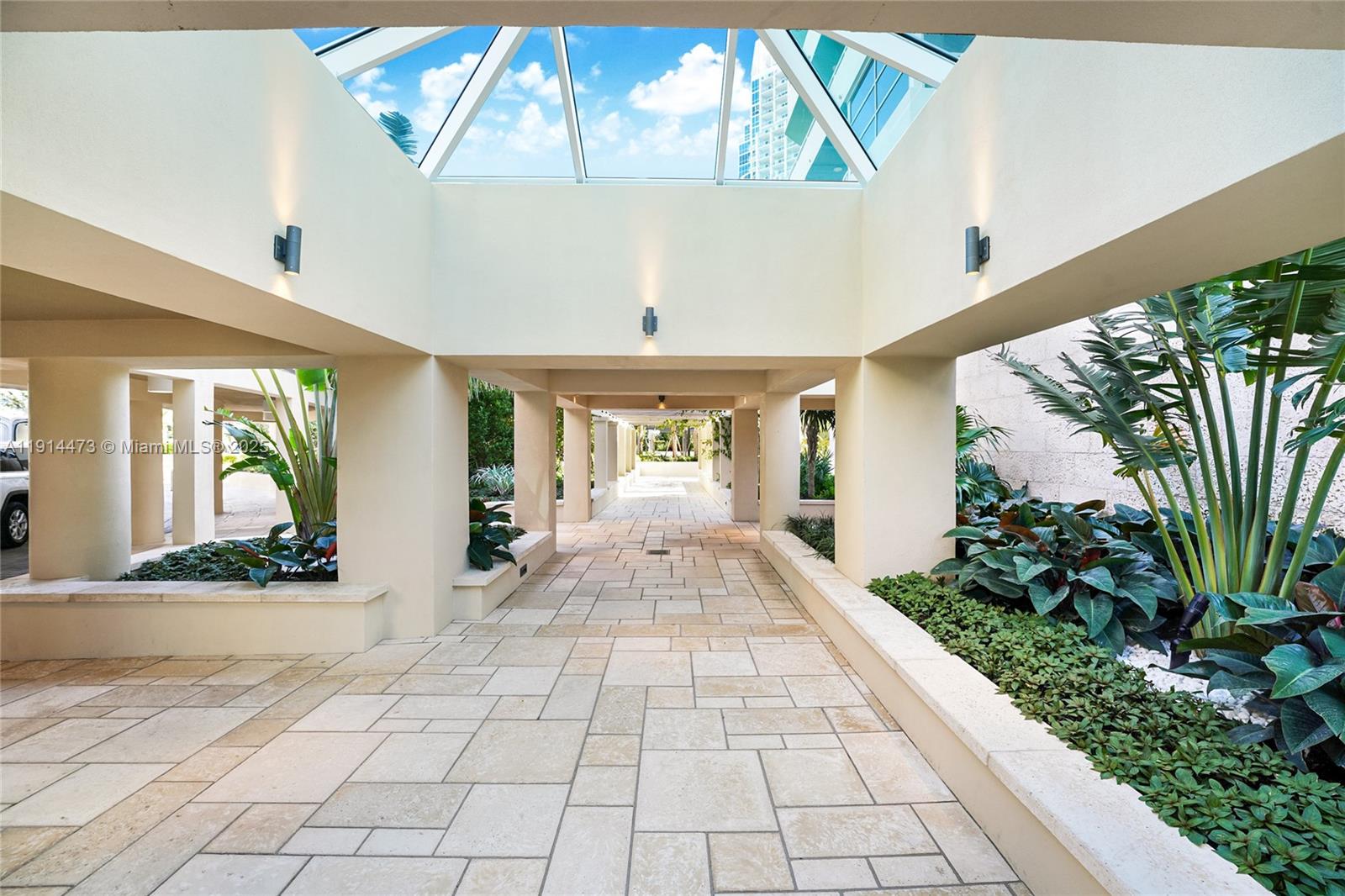 300 S Pointe Dr #405, Miami Beach FL 33139