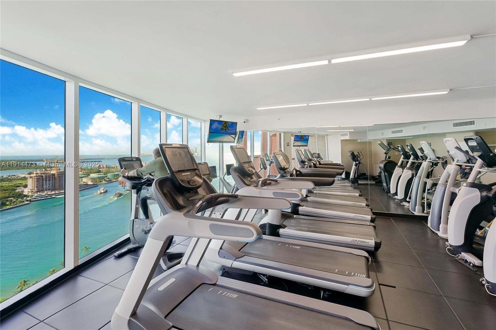300 S Pointe Dr #405, Miami Beach FL 33139