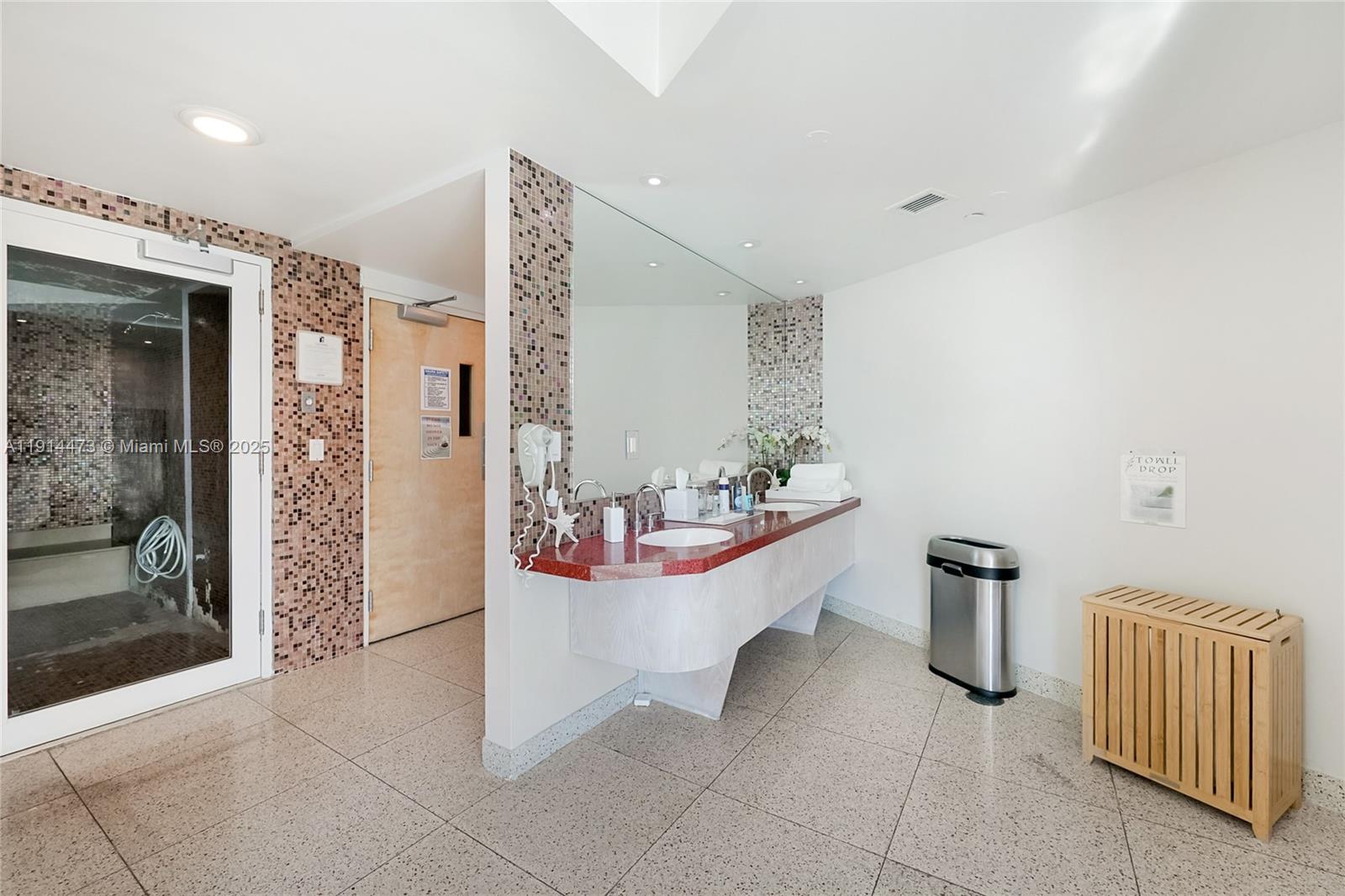 300 S Pointe Dr #405, Miami Beach FL 33139