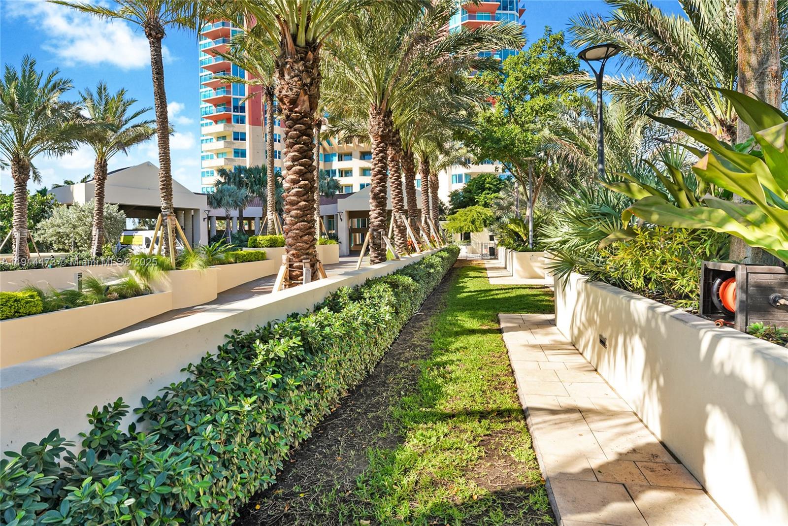 300 S Pointe Dr #405, Miami Beach FL 33139