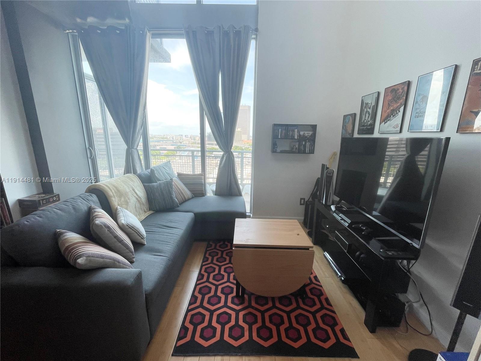 690 SW 1st Ct #1513, Miami FL 33130