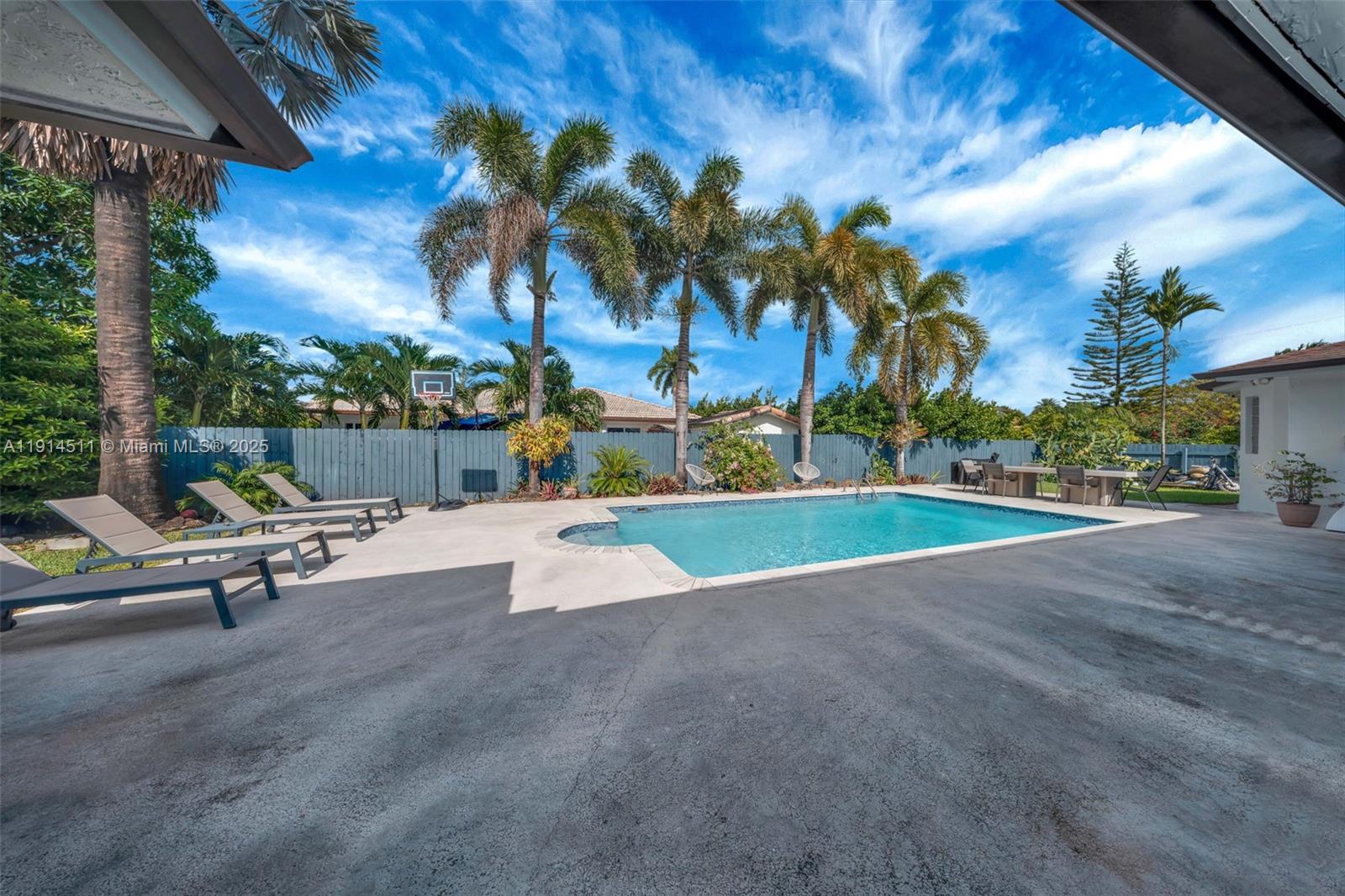 10195 NW 26th St, Doral FL 33172