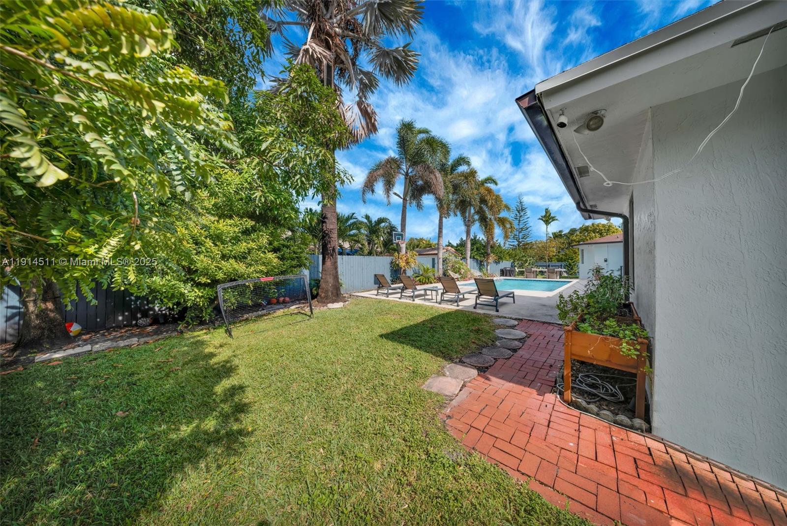 10195 NW 26th St, Doral FL 33172