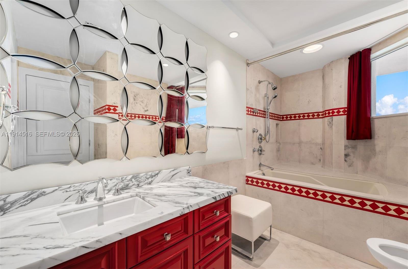 5025 Collins Ave #PH-1, Miami Beach FL 33140