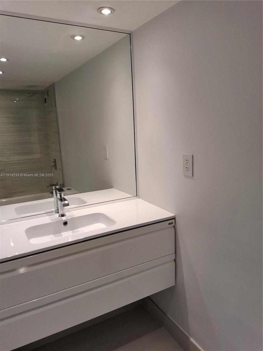 5161 Collins Ave #312, Miami Beach FL 33140