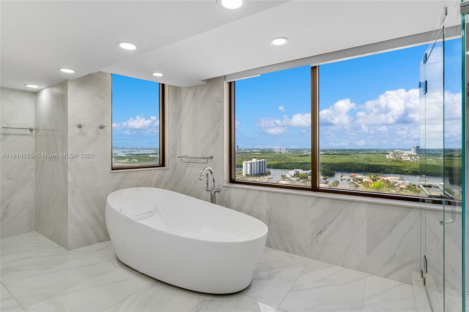16275 Collins Ave #UPH1, Sunny Isles Beach FL 33160