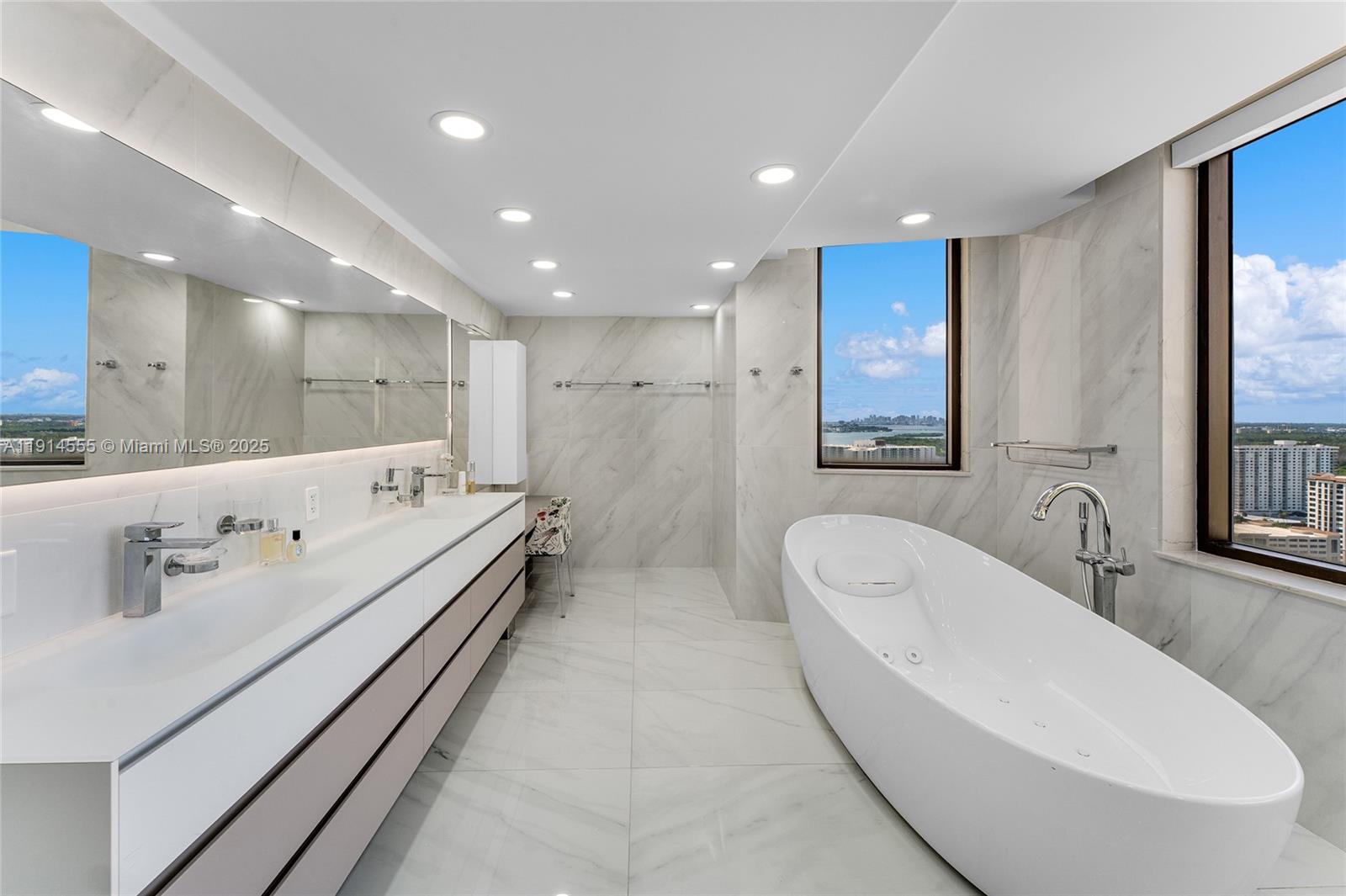 16275 Collins Ave #UPH1, Sunny Isles Beach FL 33160