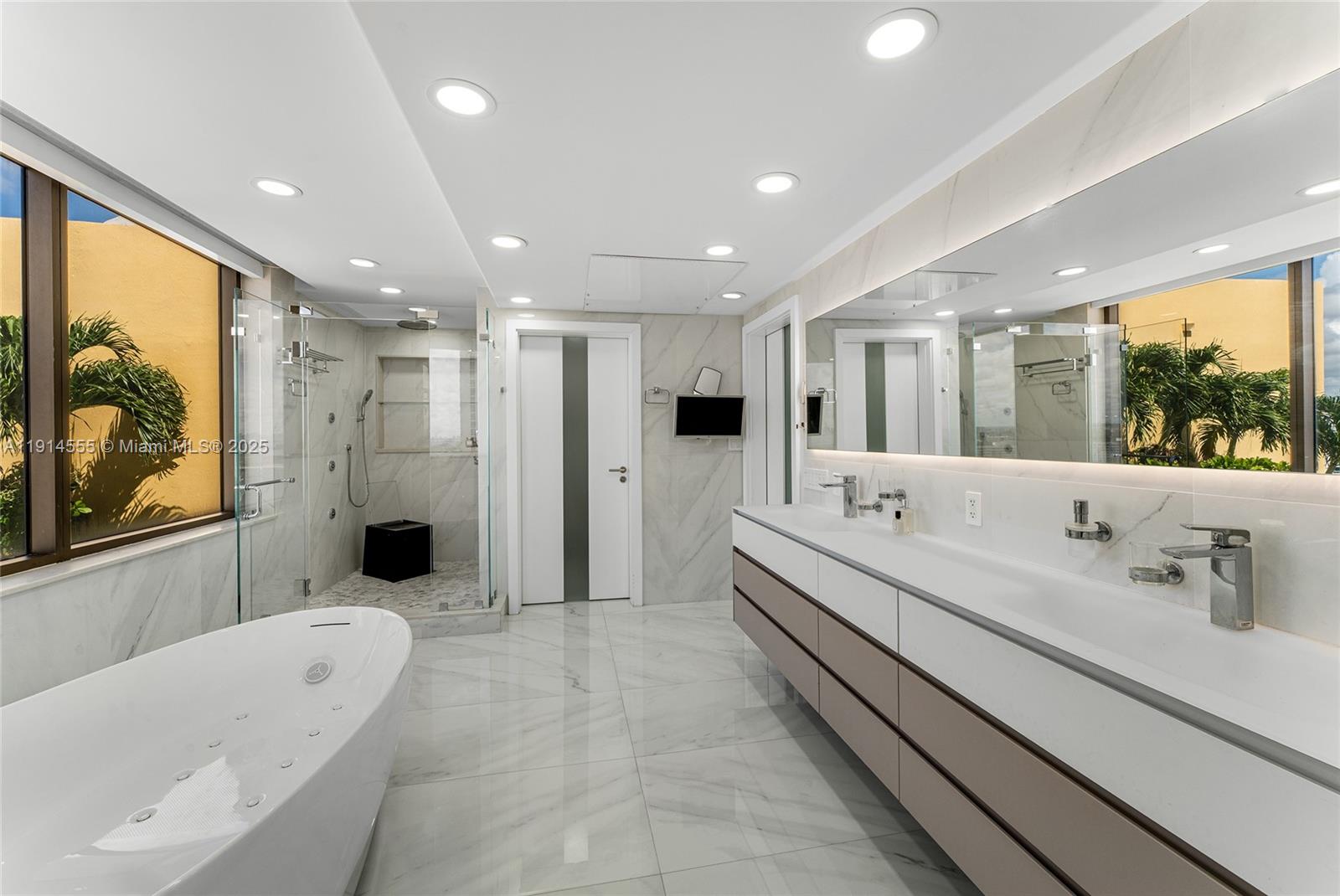 16275 Collins Ave #UPH1, Sunny Isles Beach FL 33160