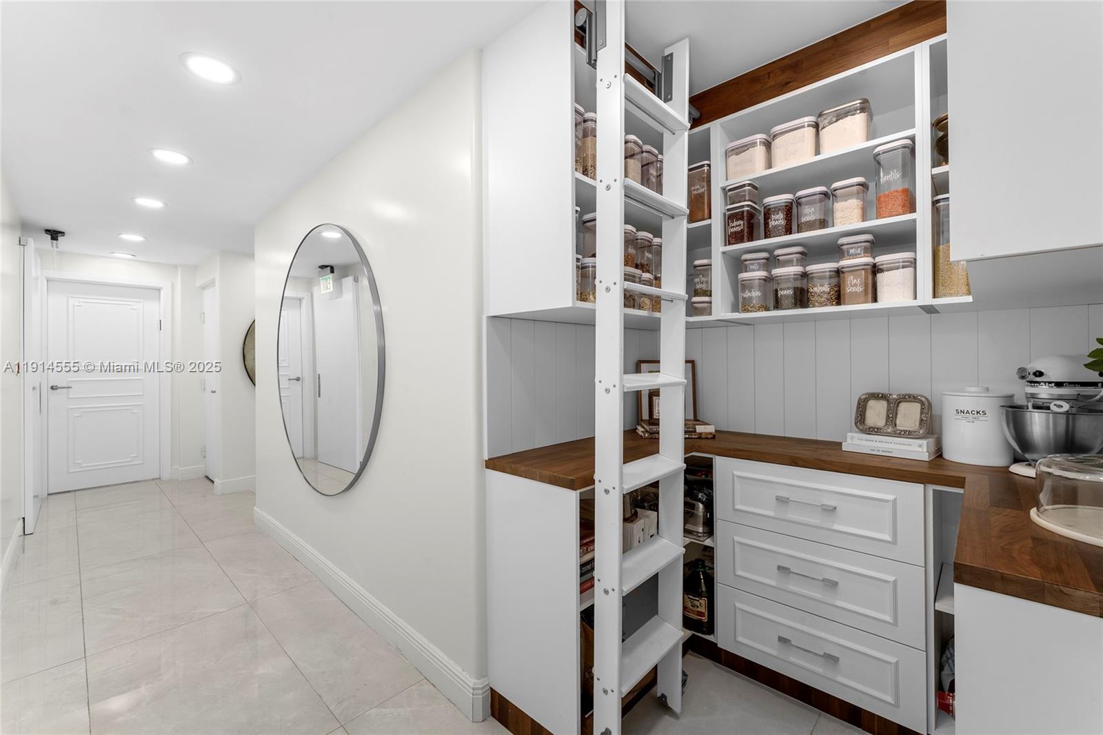 16275 Collins Ave #UPH1, Sunny Isles Beach FL 33160