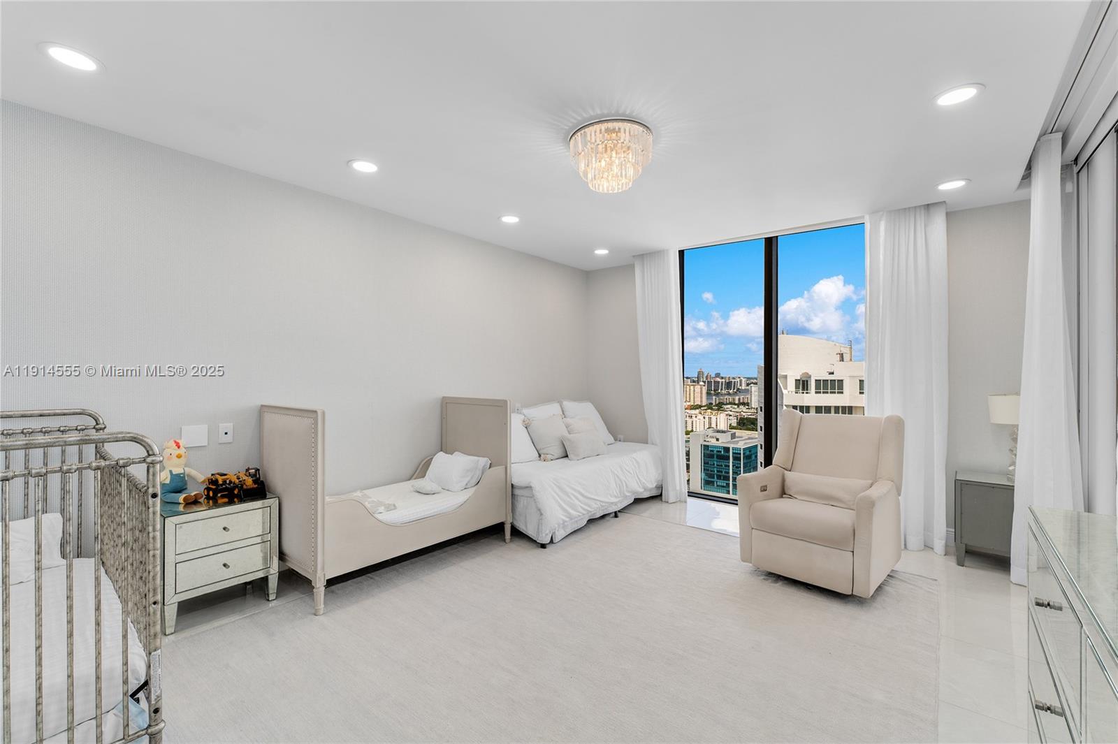 16275 Collins Ave #UPH1, Sunny Isles Beach FL 33160