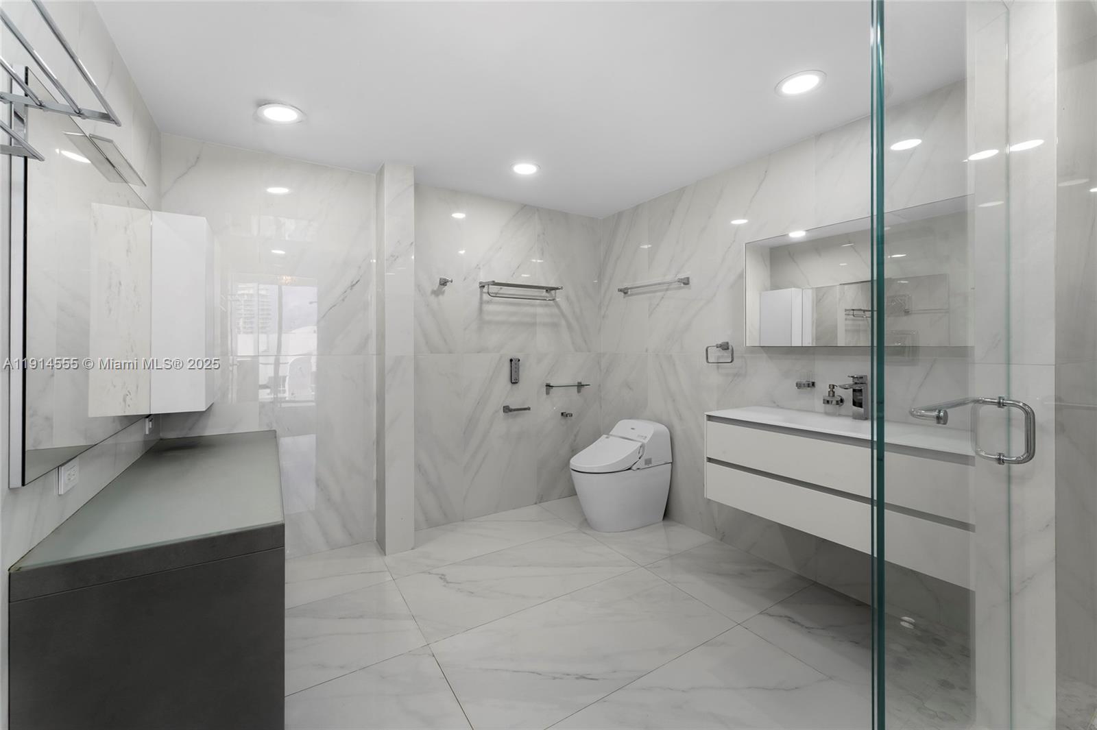 16275 Collins Ave #UPH1, Sunny Isles Beach FL 33160