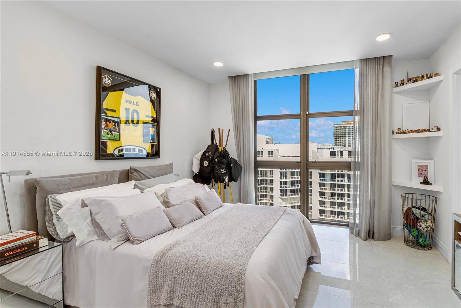 16275 Collins Ave #UPH1, Sunny Isles Beach FL 33160