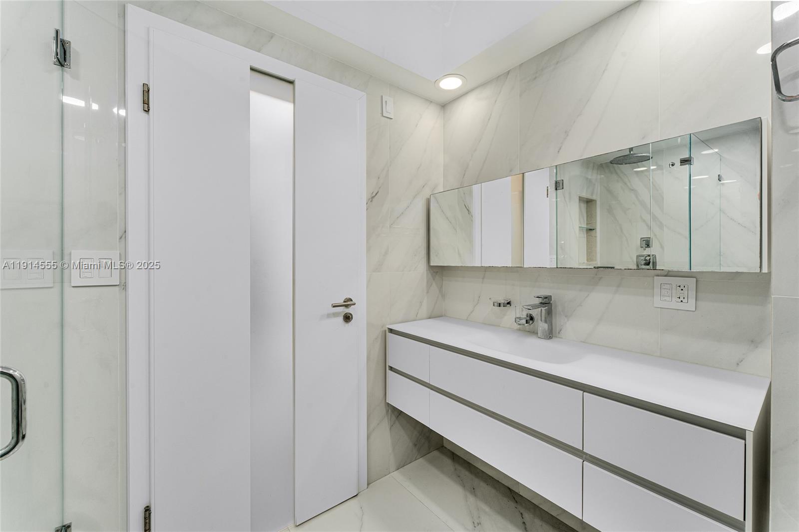 16275 Collins Ave #UPH1, Sunny Isles Beach FL 33160