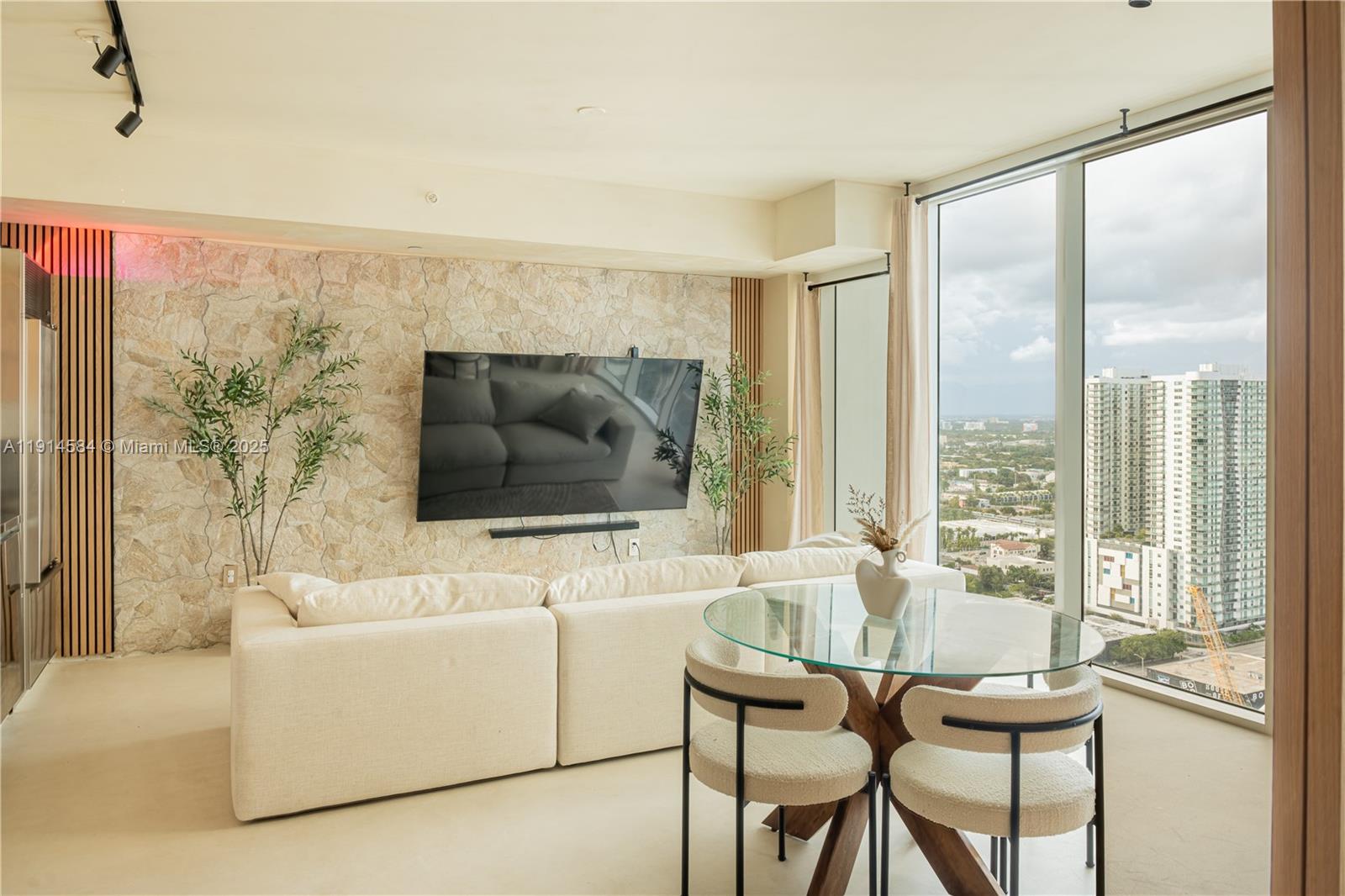 1040 Biscayne Blvd #2905, Miami FL 33132