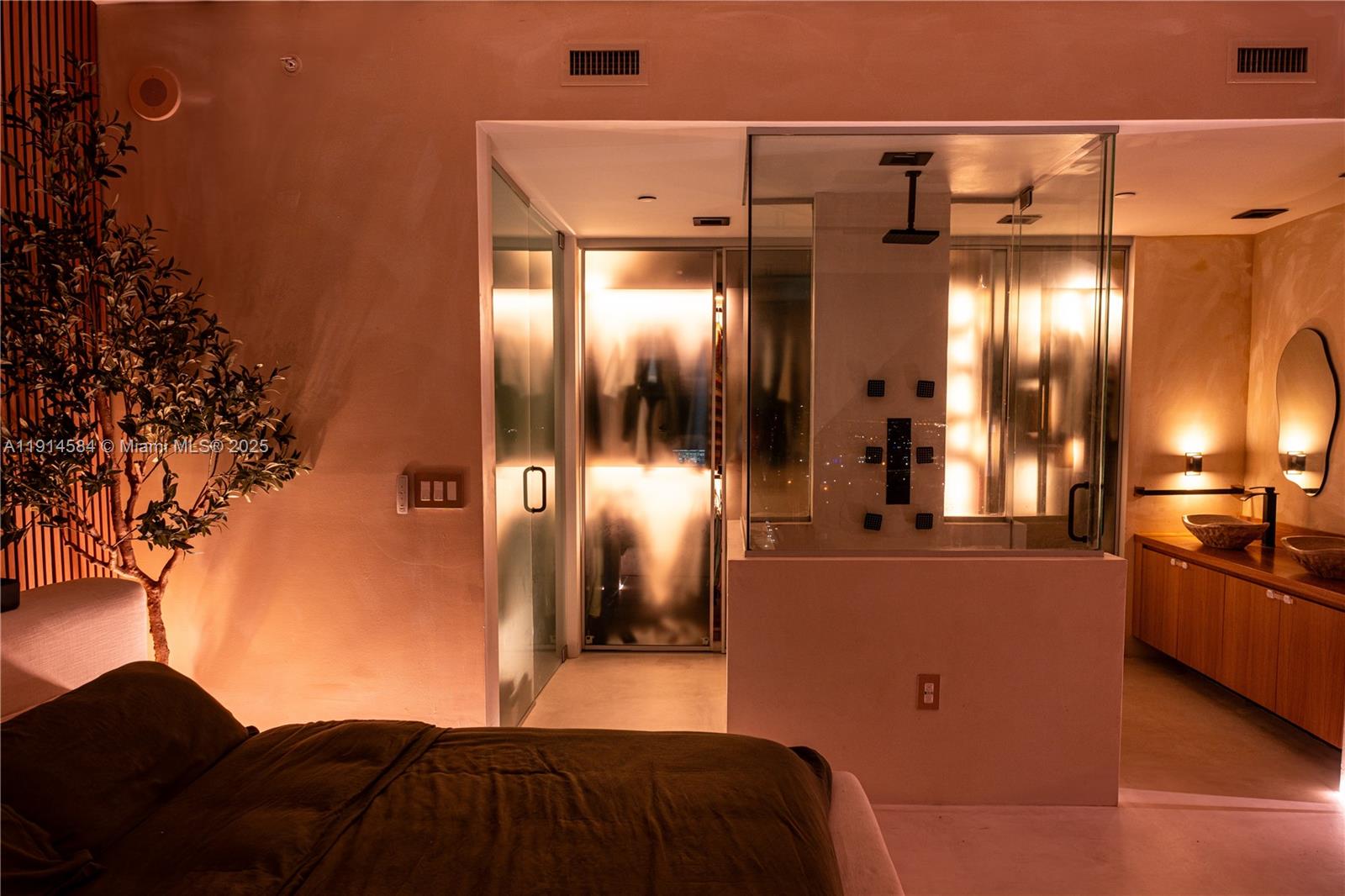 1040 Biscayne Blvd #2905, Miami FL 33132