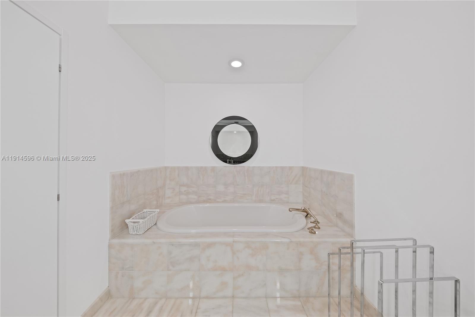 50 S Pointe Dr #1206, Miami Beach FL 33139