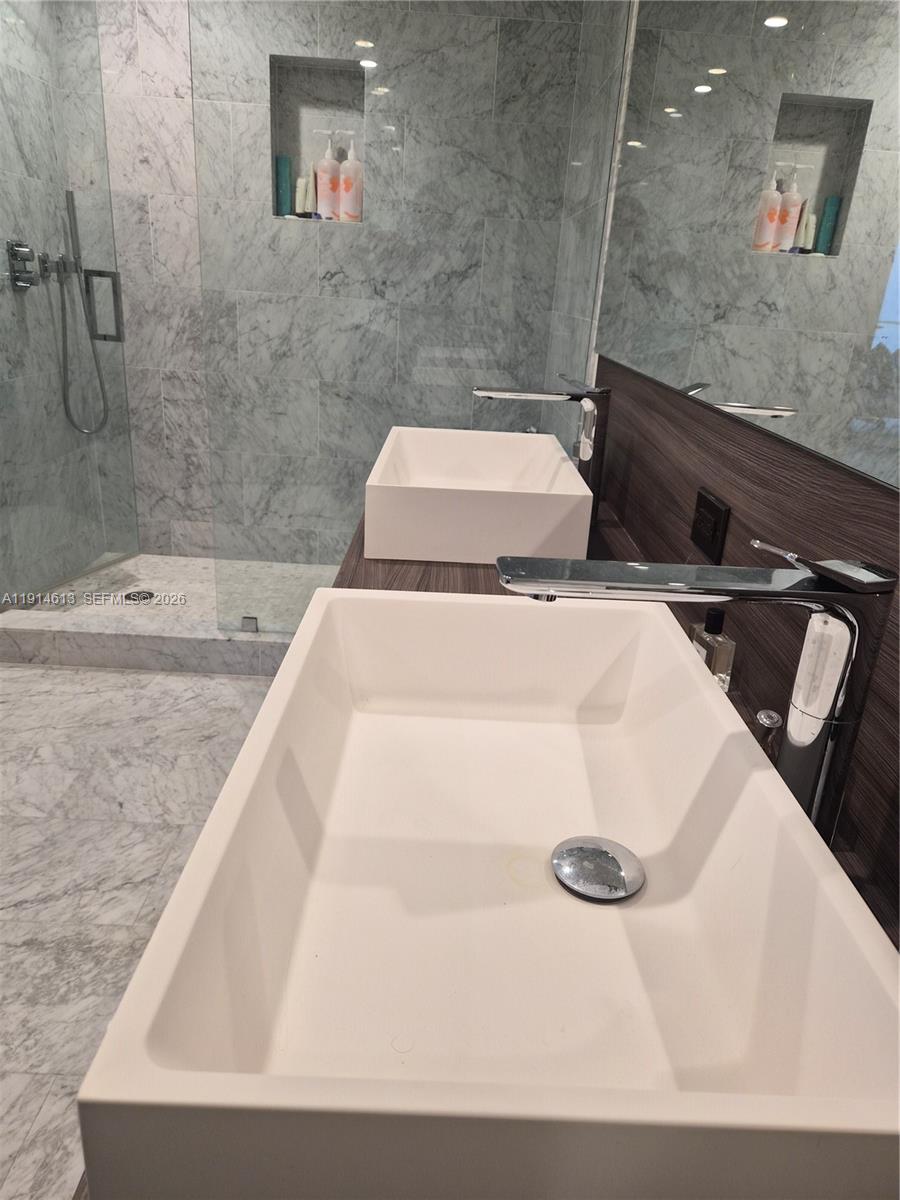 1000 Brickell Plz #2101, Miami FL 33131