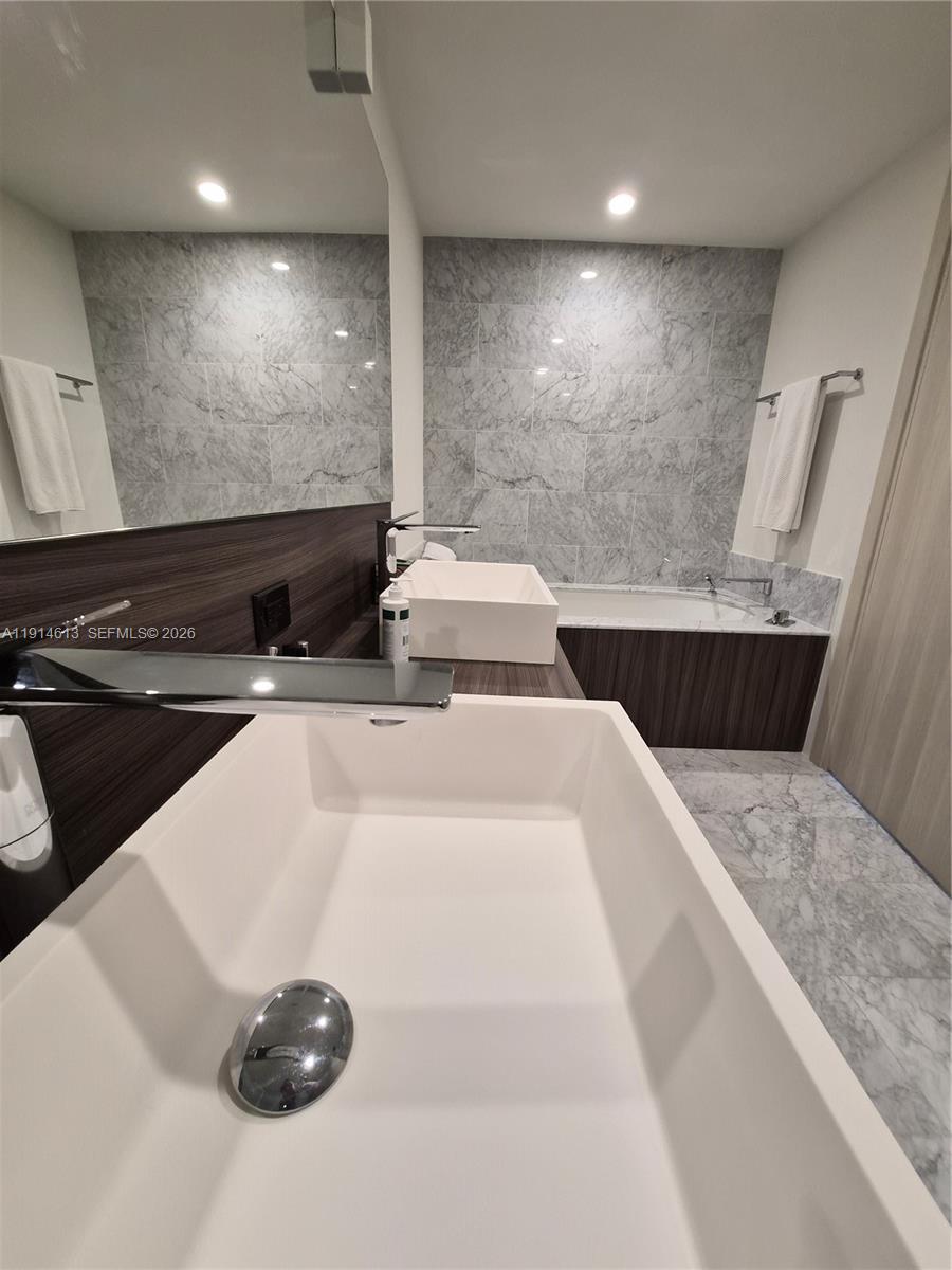 1000 Brickell Plz #2101, Miami FL 33131