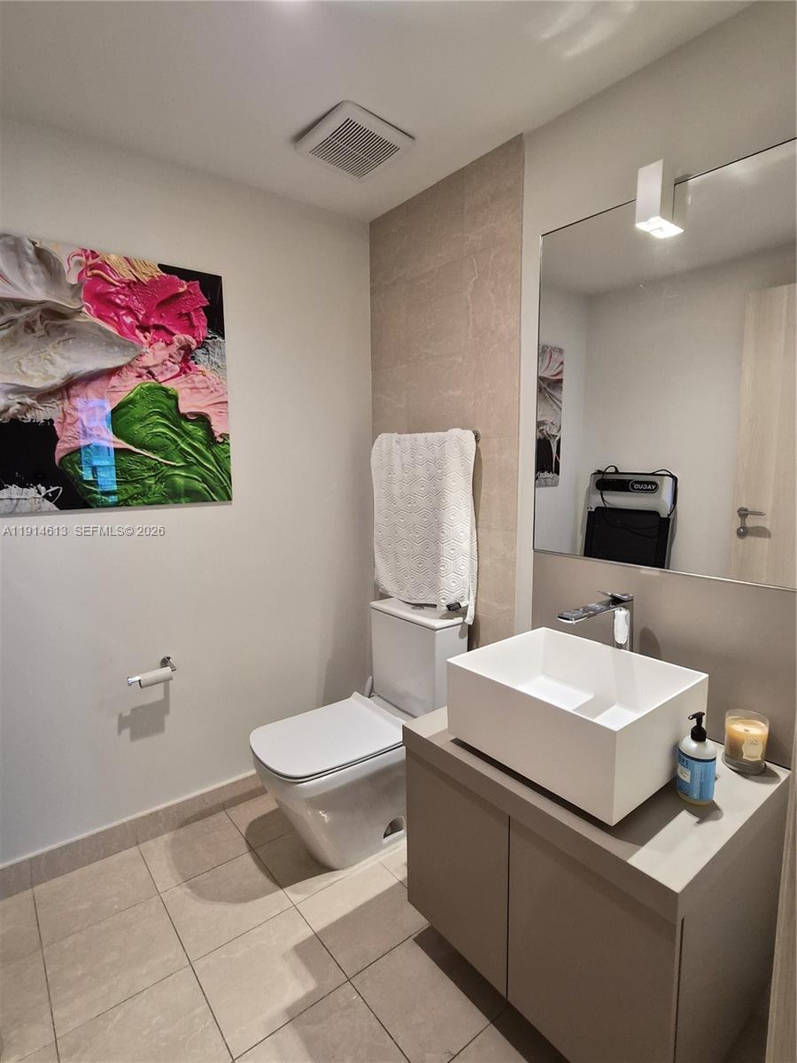 1000 Brickell Plz #2101, Miami FL 33131
