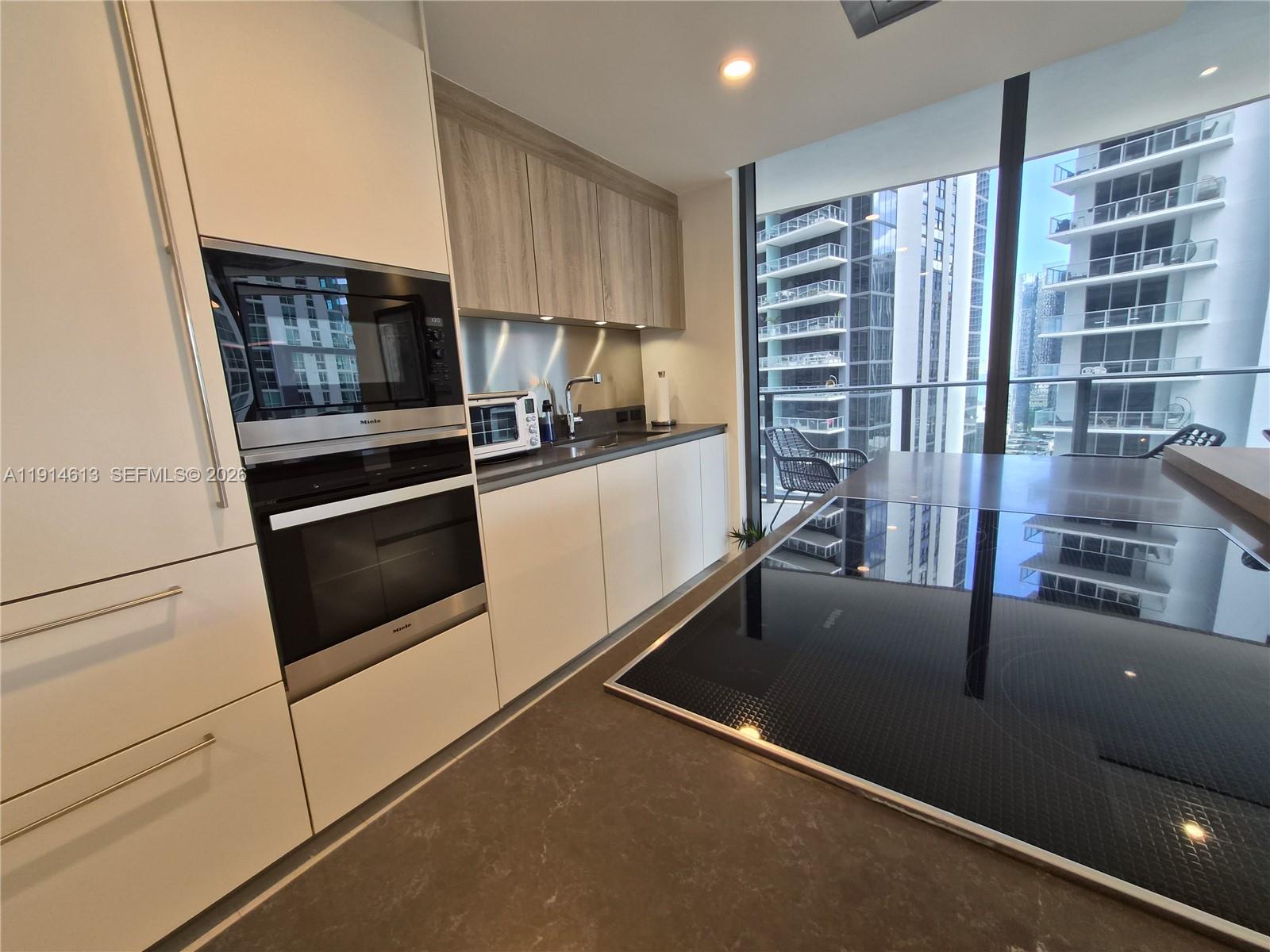 1000 Brickell Plz #2101, Miami FL 33131