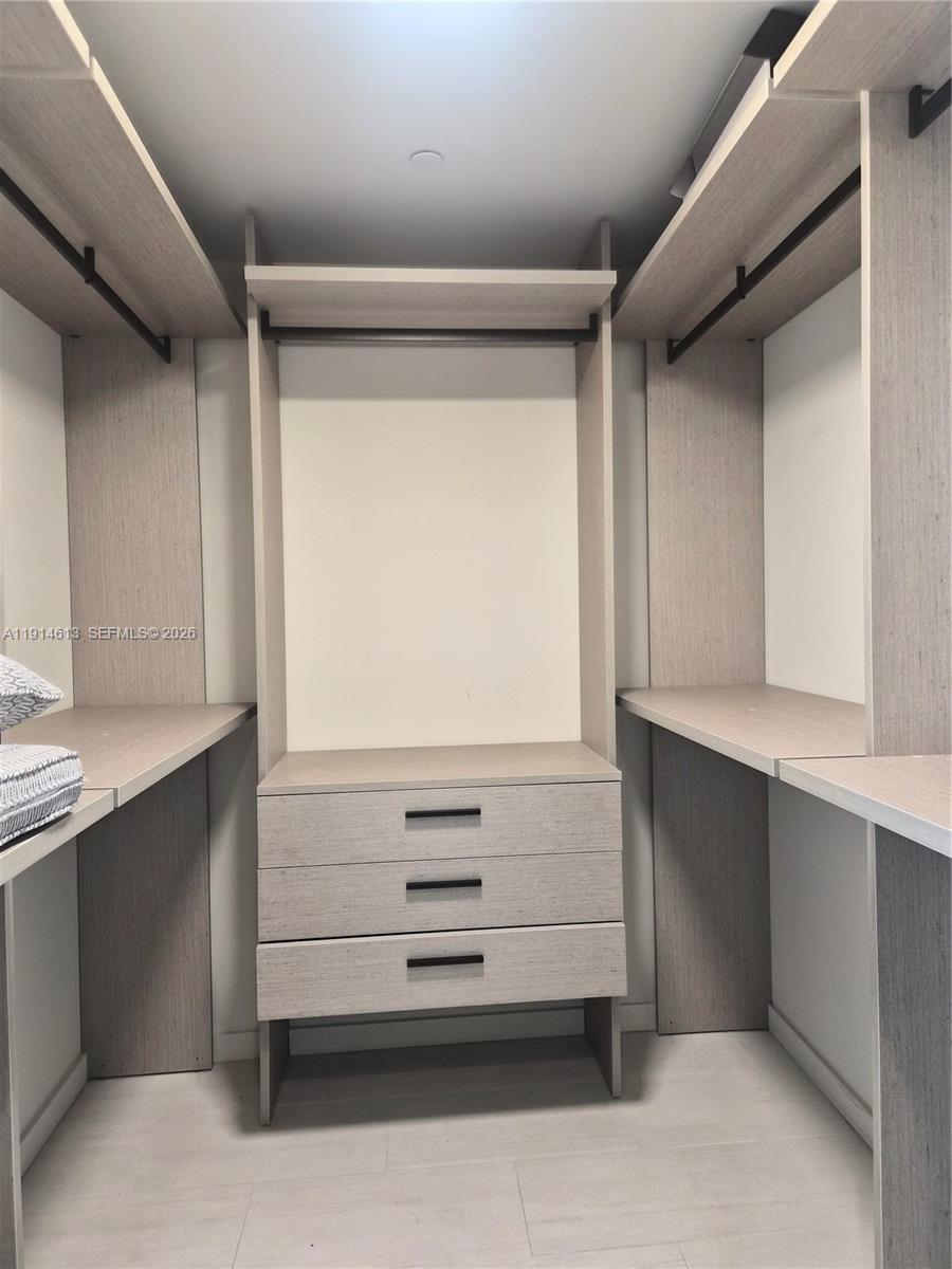 1000 Brickell Plz #2101, Miami FL 33131