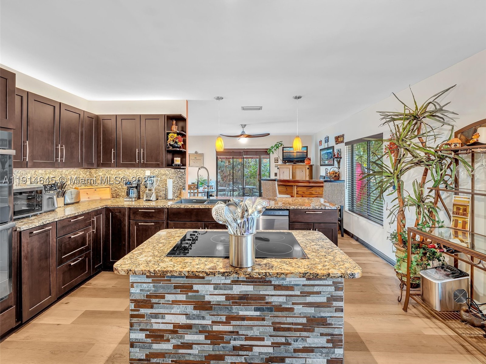 7390 NW 49th St, Lauderhill FL 33319