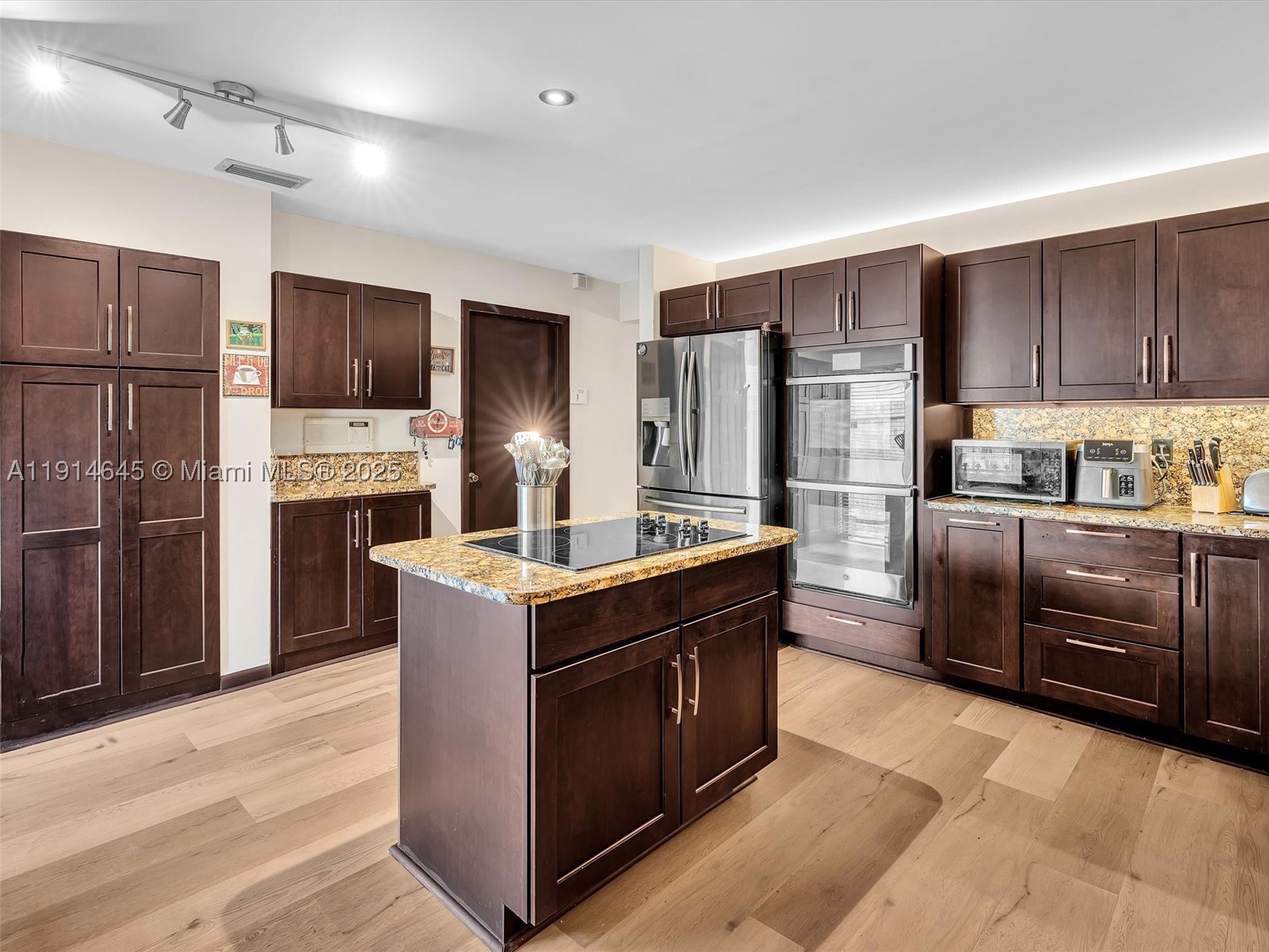 7390 NW 49th St, Lauderhill FL 33319