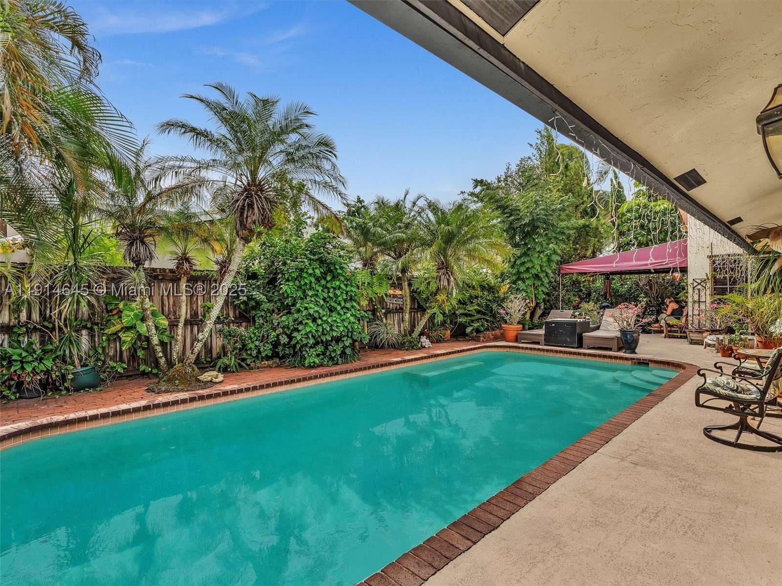 7390 NW 49th St, Lauderhill FL 33319
