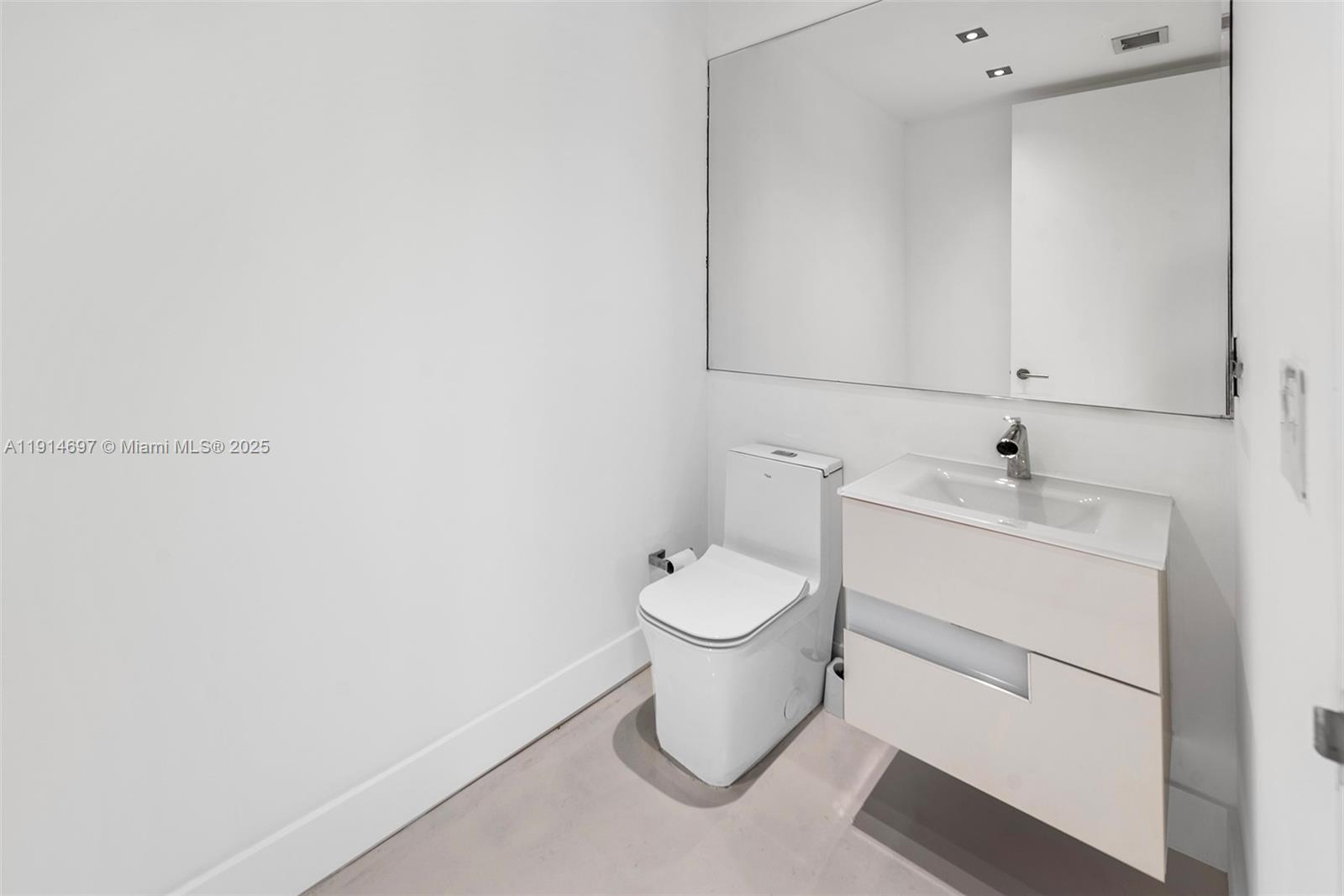 100 S Pointe Dr #2306, Miami Beach FL 33139