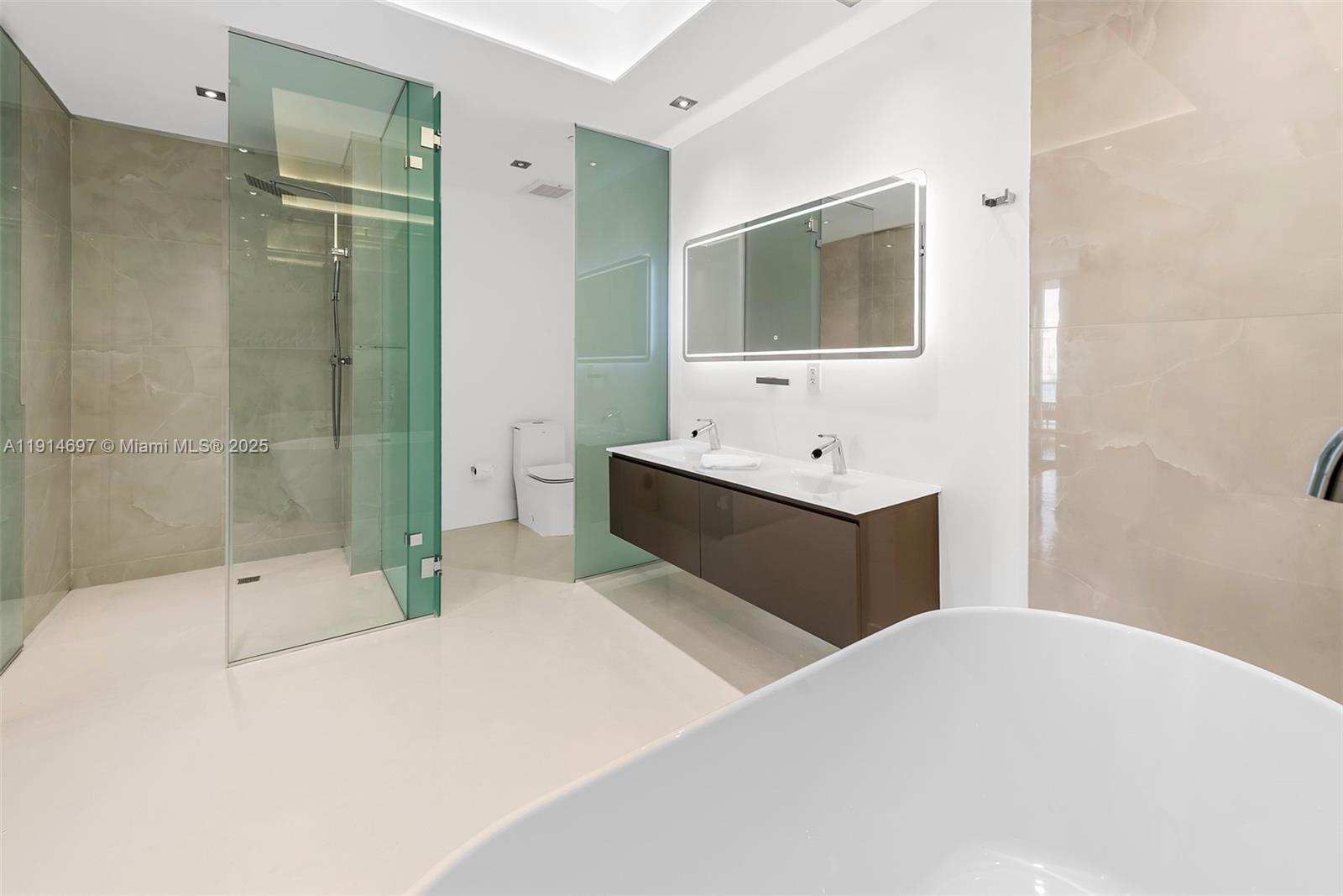 100 S Pointe Dr #2306, Miami Beach FL 33139