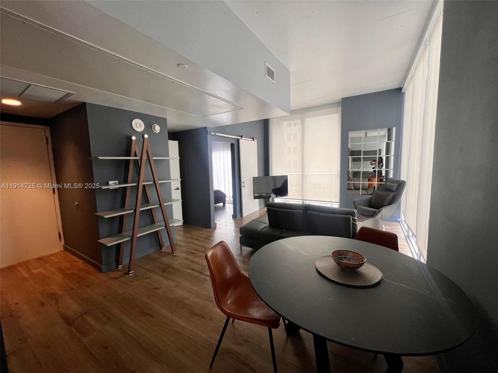 151 SE 1st St #810, Miami FL 33131