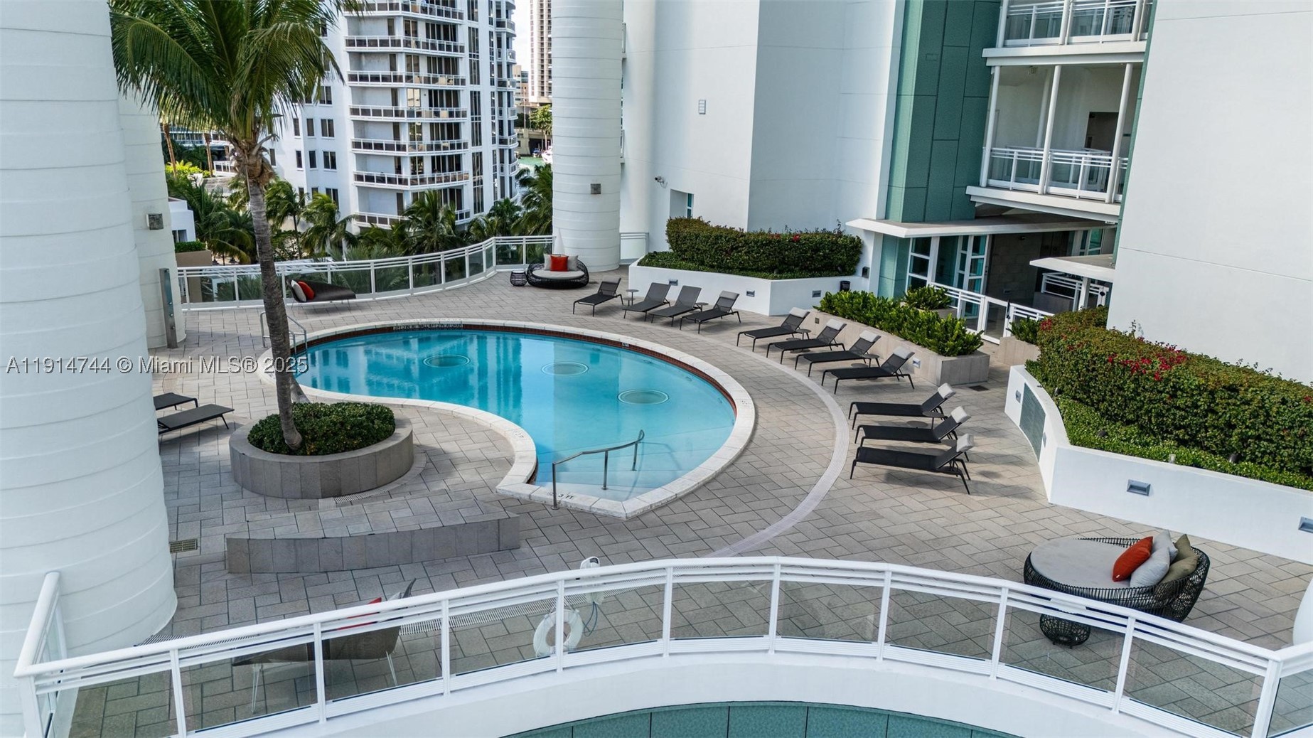 900 Brickell Key Blvd #1403, Miami FL 33131