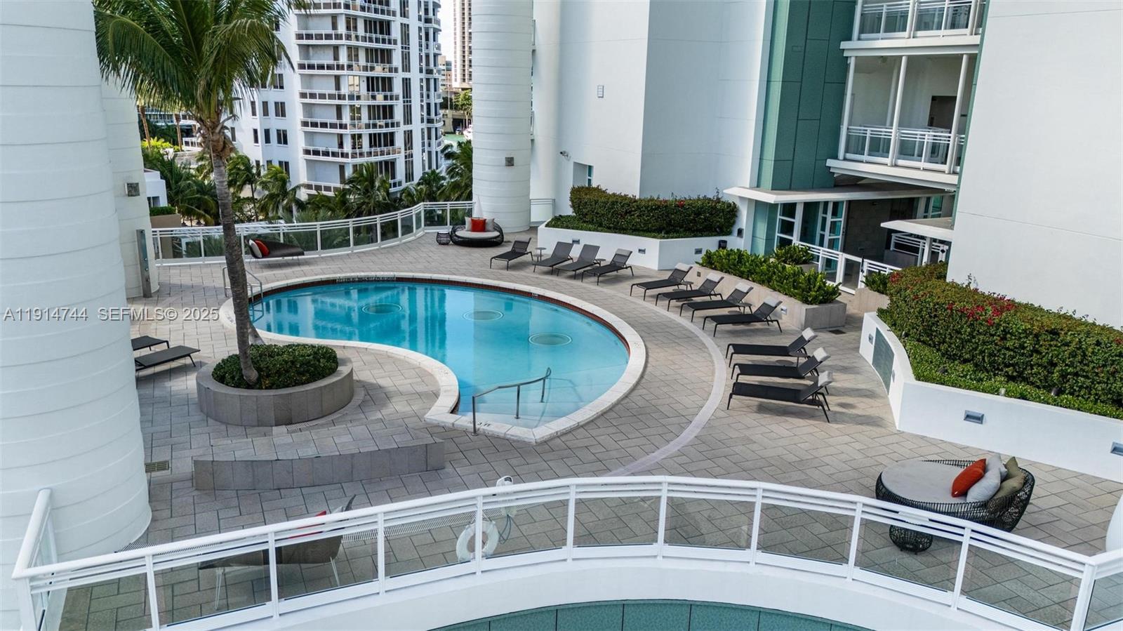 900 Brickell Key Blvd #1403, Miami FL 33131