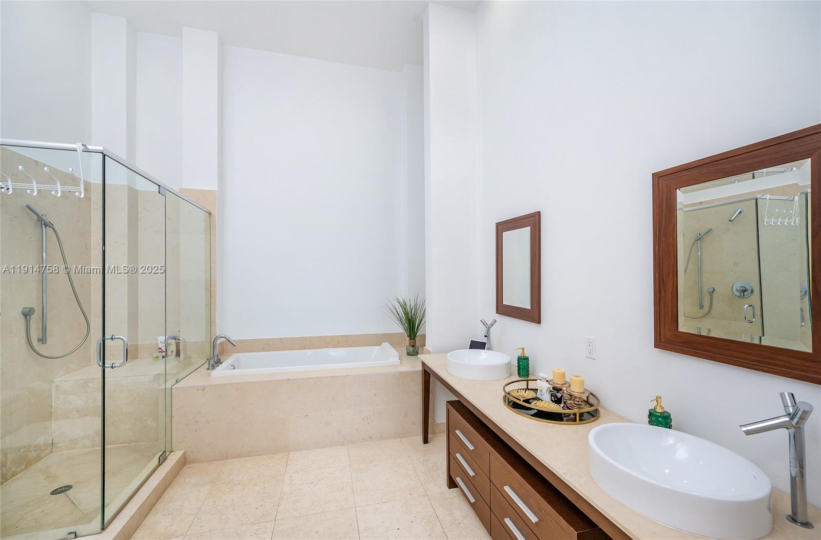 495 SE Brickell Ave #4103, Miami FL 33131