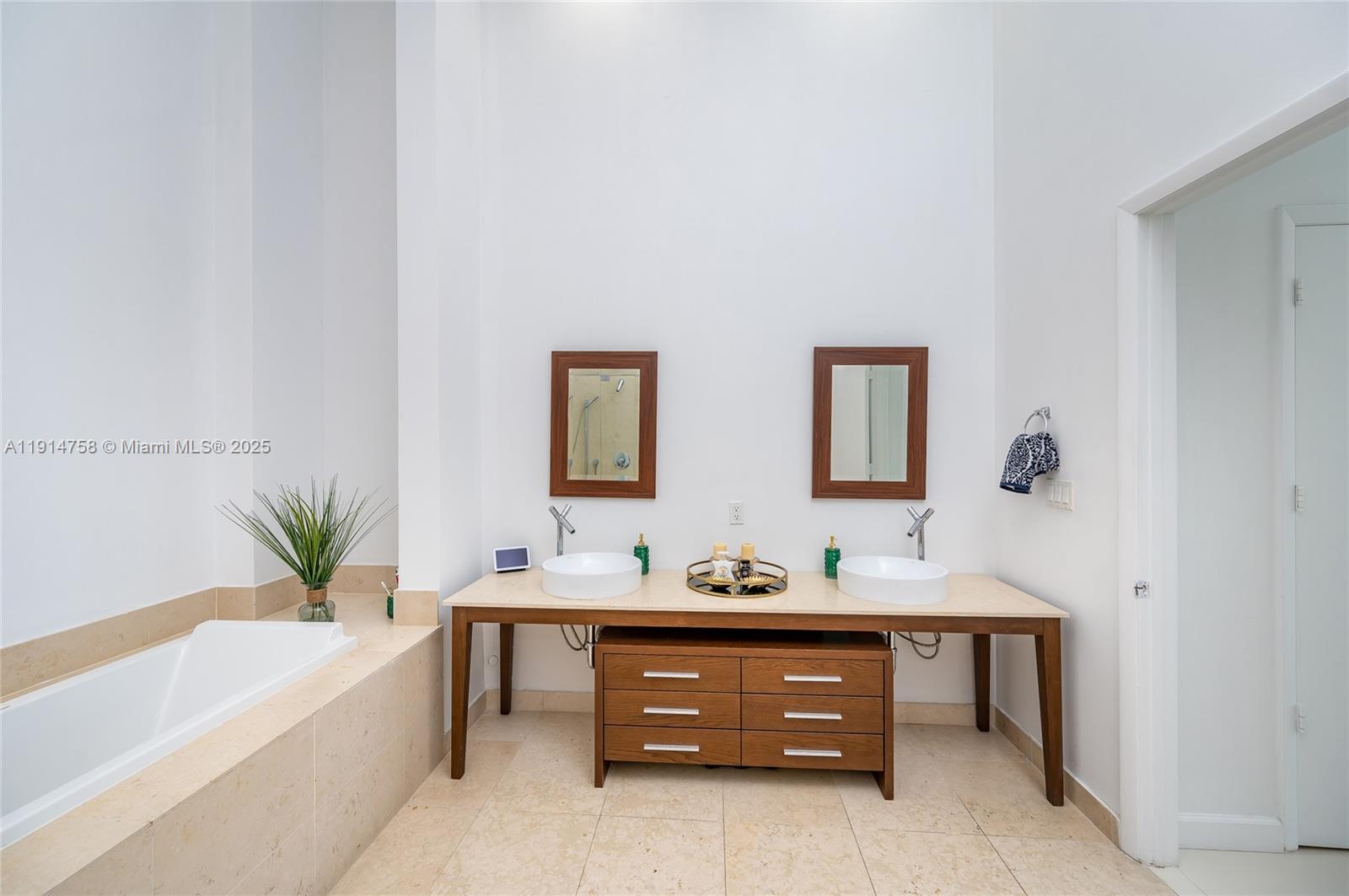 495 SE Brickell Ave #4103, Miami FL 33131
