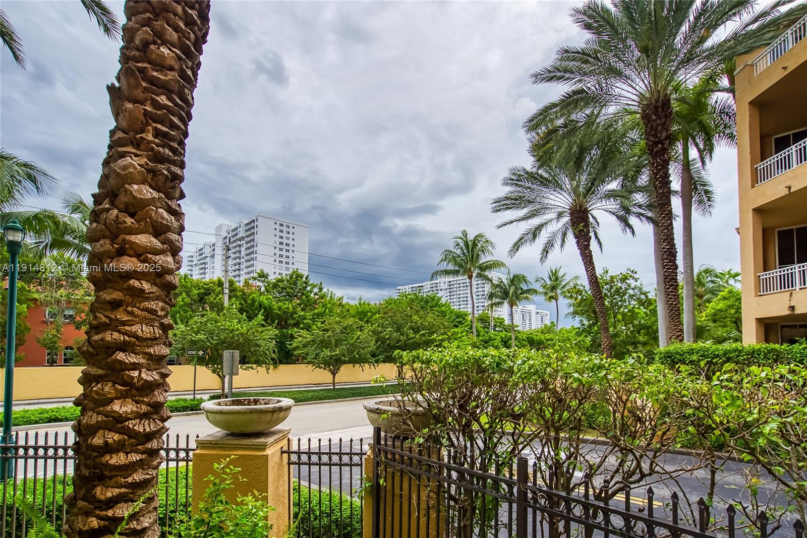 3001 NE 185th St #135, Aventura FL 33180