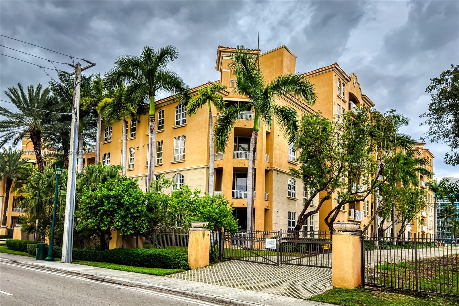 3001 NE 185th St #135, Aventura FL 33180